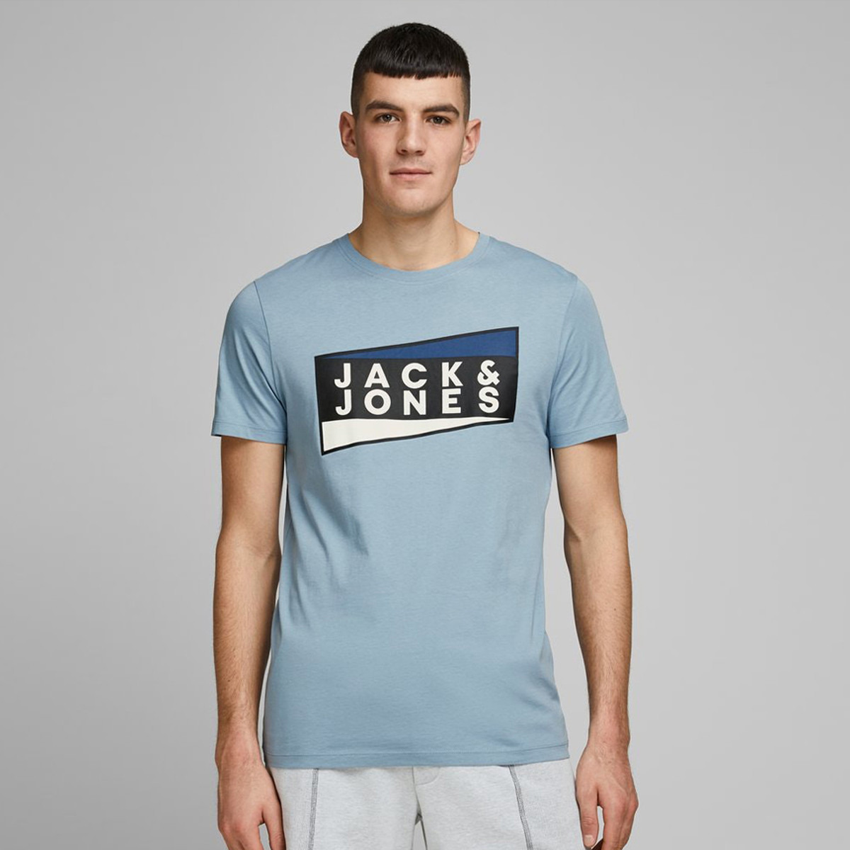 تيشيرت بأكمام قصيرة وياقة ضيّقة وطبعات من جاك آند جونز-men-clothing-tshirtsandpolos-tshirts-image-15