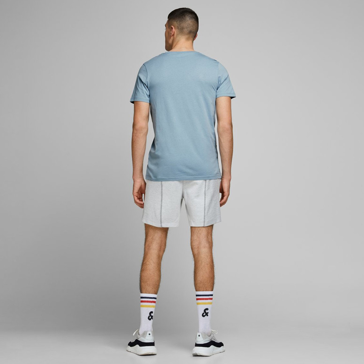 تيشيرت بأكمام قصيرة وياقة ضيّقة وطبعات من جاك آند جونز-men-clothing-tshirtsandpolos-tshirts-image-16