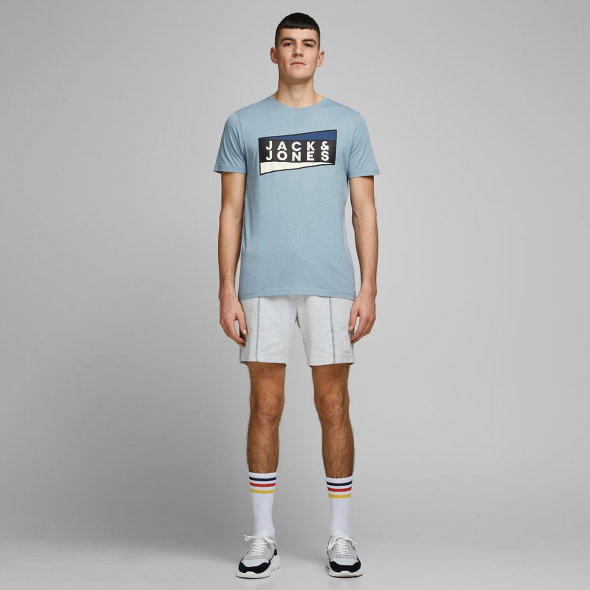 تيشيرت بأكمام قصيرة وياقة ضيّقة وطبعات من جاك آند جونز-men-clothing-tshirtsandpolos-tshirts-image-17