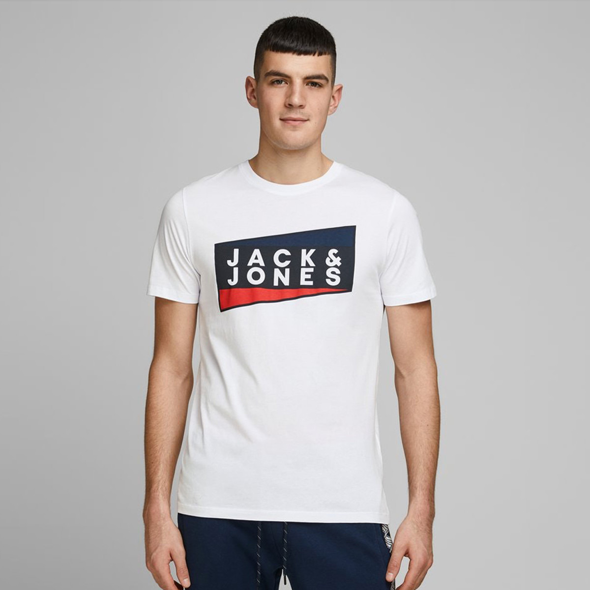 تيشيرت بأكمام قصيرة وياقة ضيّقة وطبعات من جاك آند جونز-men-clothing-tshirtsandpolos-tshirts-image-7