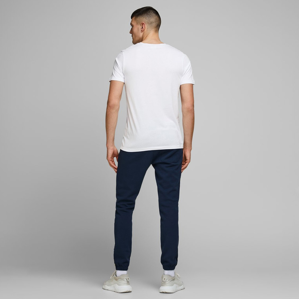 تيشيرت بأكمام قصيرة وياقة ضيّقة وطبعات من جاك آند جونز-men-clothing-tshirtsandpolos-tshirts-image-8