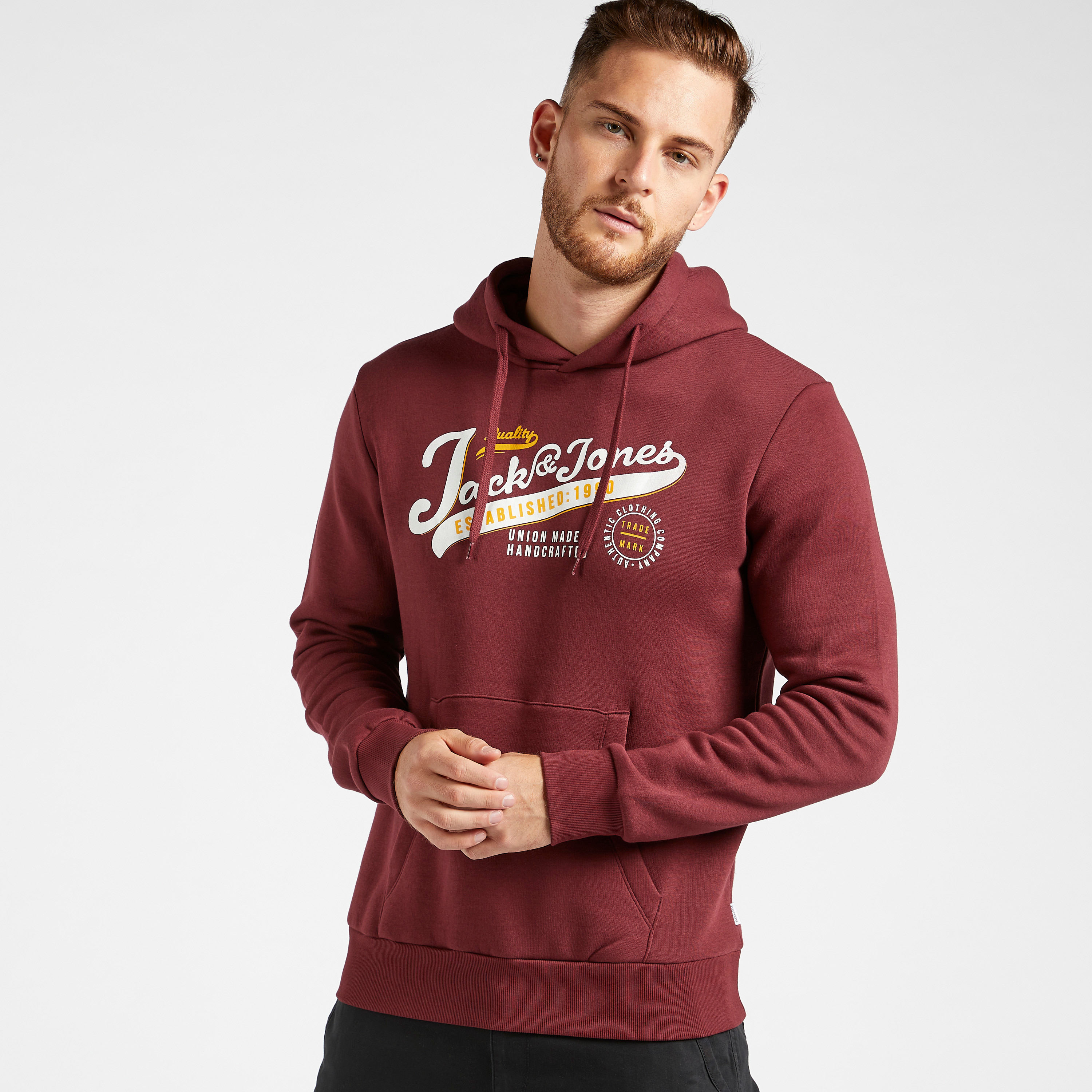 هودي خفيف بأكمام طويلة وجيب وطبعات من جاك أند جونز-men-winterwear-hoodiesandsweatshirts-image-1