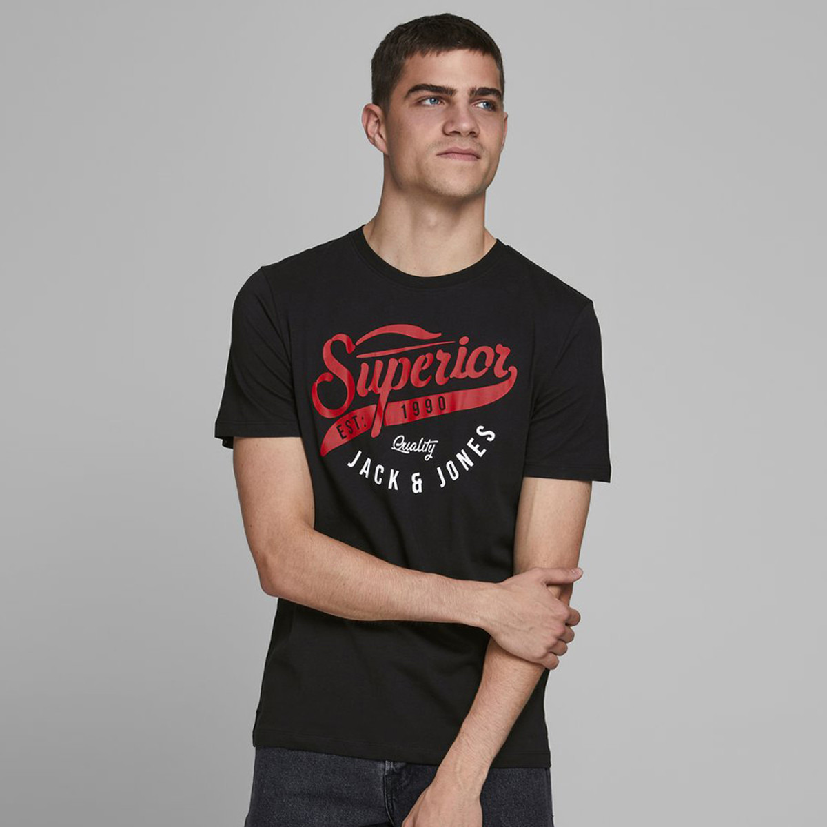 تيشيرت بأكمام قصيرة وياقة ضيّقة وطبعات من جاك آند جونز-men-clothing-tshirtsandpolos-tshirts-image-8