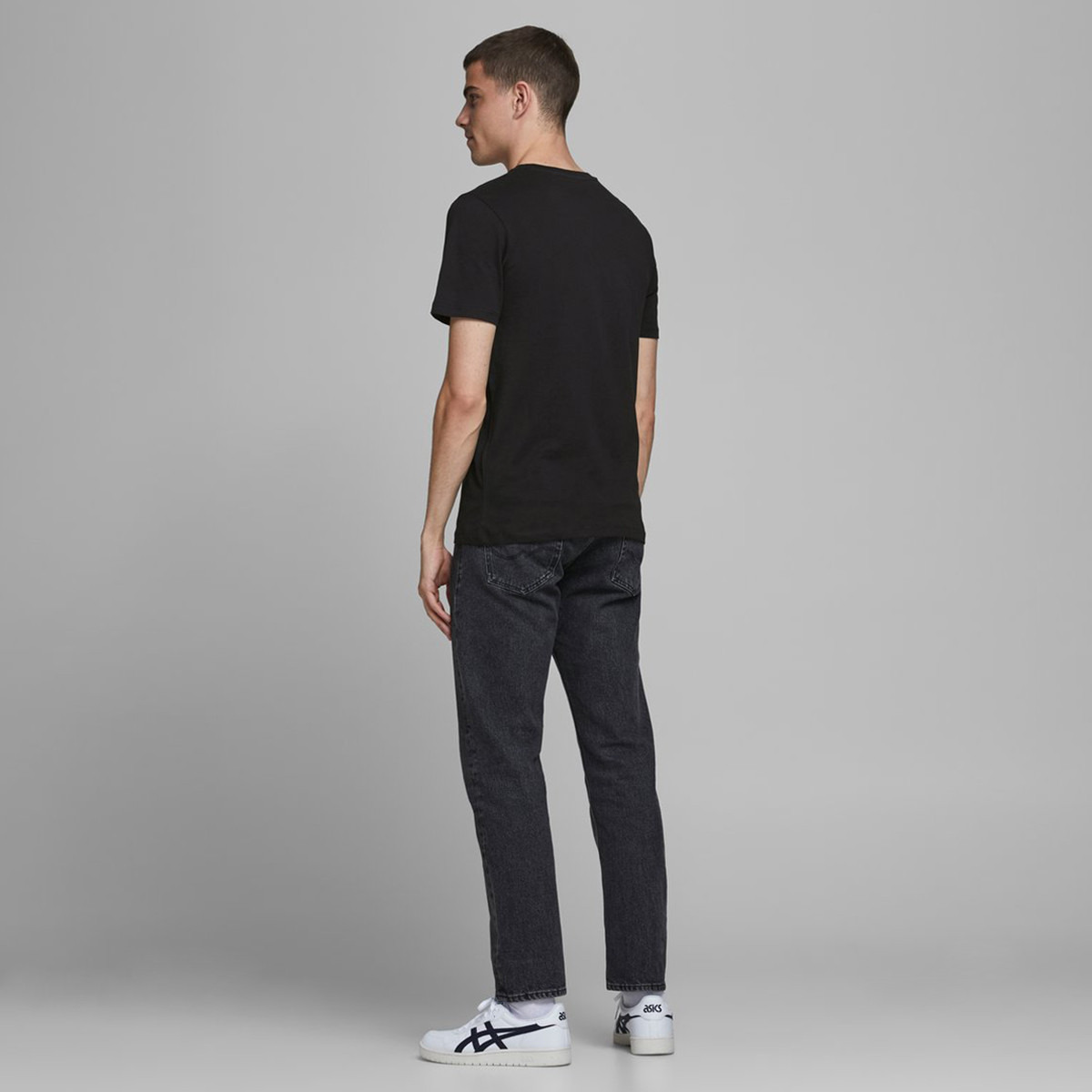 تيشيرت بأكمام قصيرة وياقة ضيّقة وطبعات من جاك آند جونز-men-clothing-tshirtsandpolos-tshirts-image-9