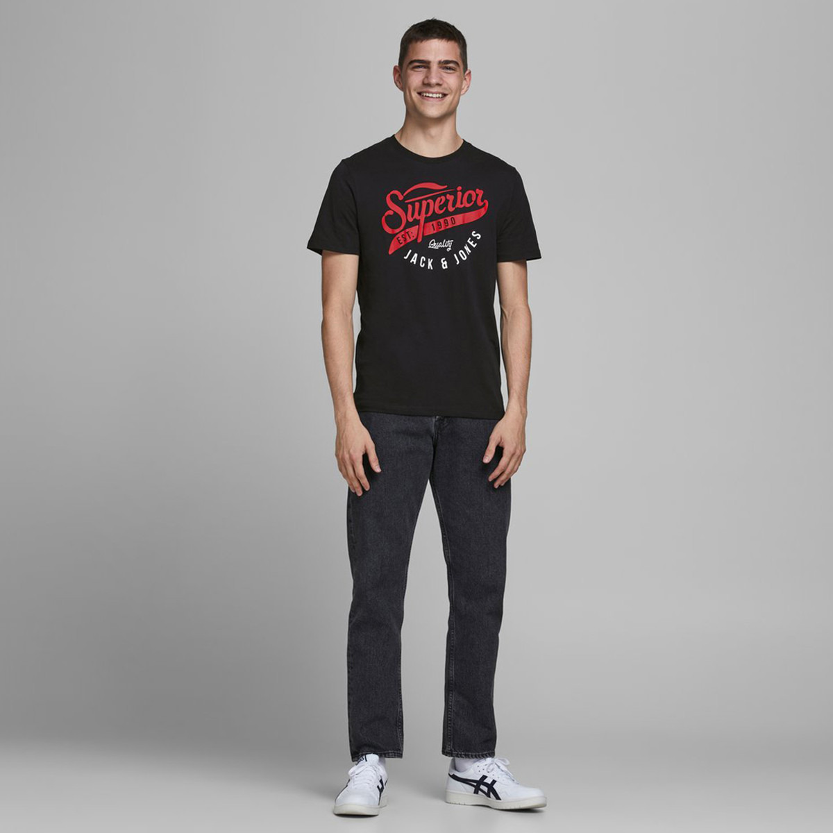 تيشيرت بأكمام قصيرة وياقة ضيّقة وطبعات من جاك آند جونز-men-clothing-tshirtsandpolos-tshirts-image-10