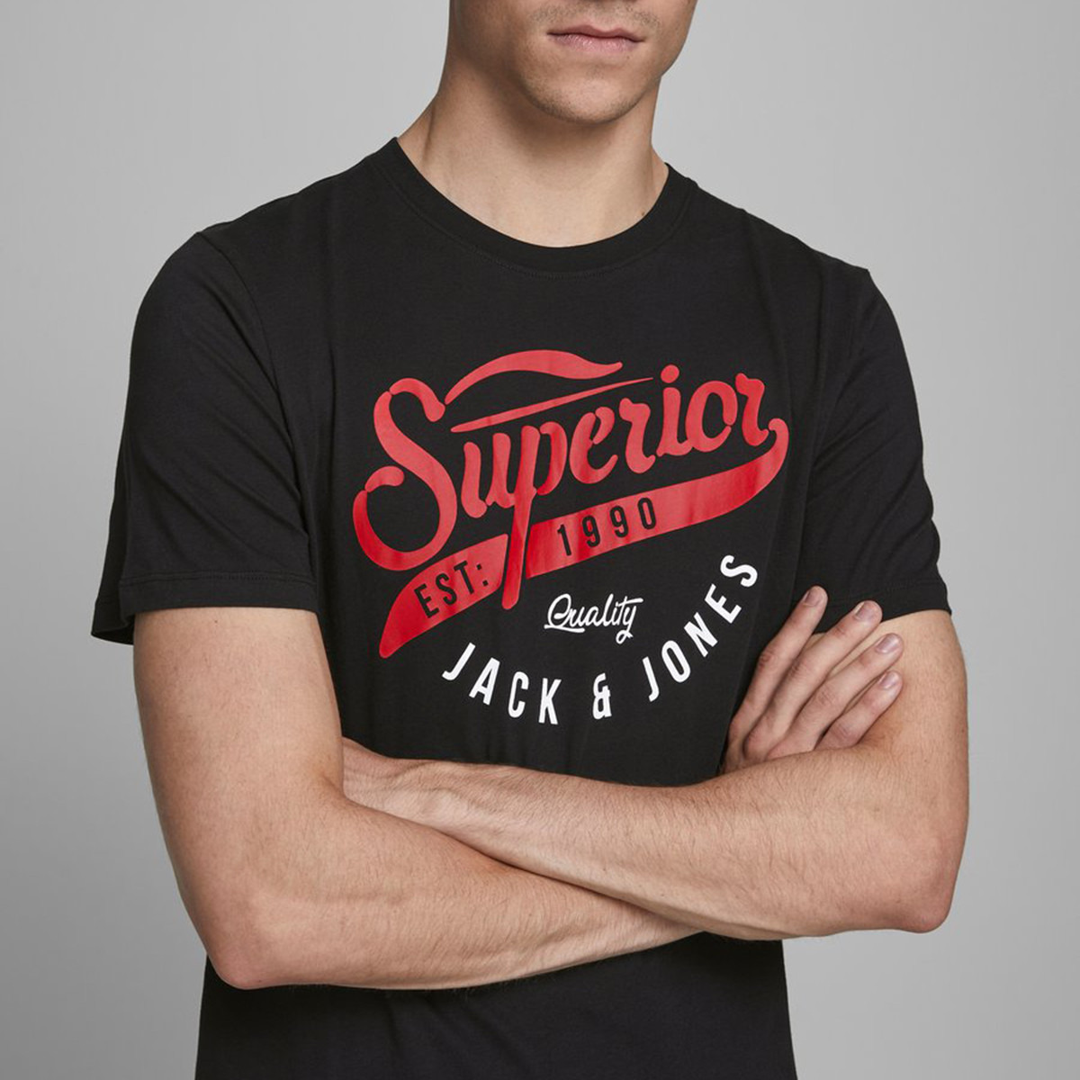 تيشيرت بأكمام قصيرة وياقة ضيّقة وطبعات من جاك آند جونز-men-clothing-tshirtsandpolos-tshirts-image-13