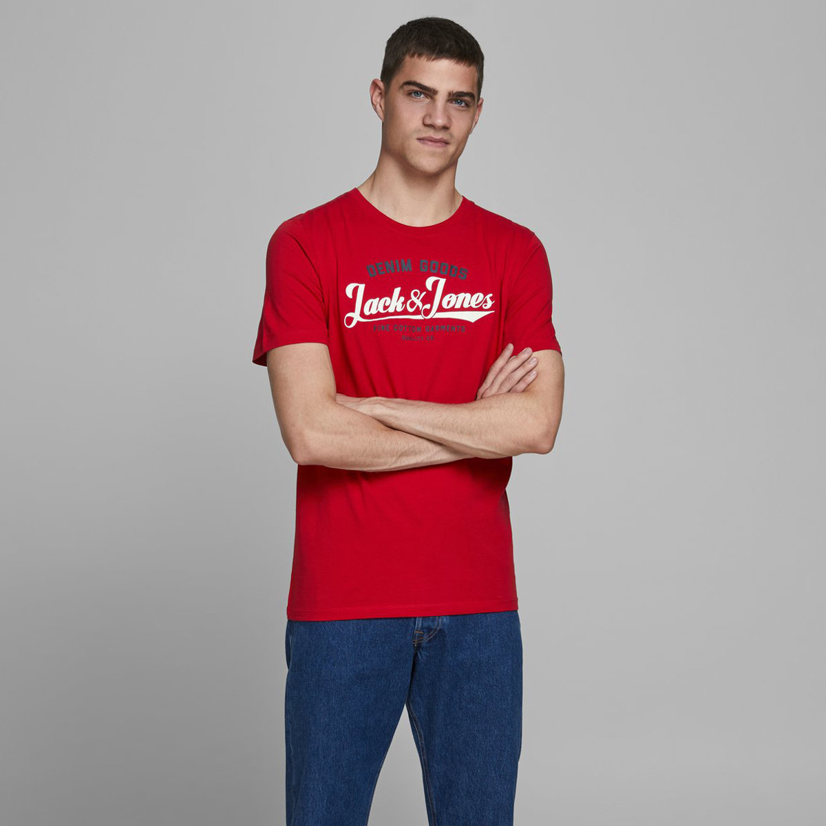 تيشيرت بأكمام قصيرة وياقة ضيّقة وطبعات من جاك آند جونز-men-clothing-tshirtsandpolos-tshirts-image-9