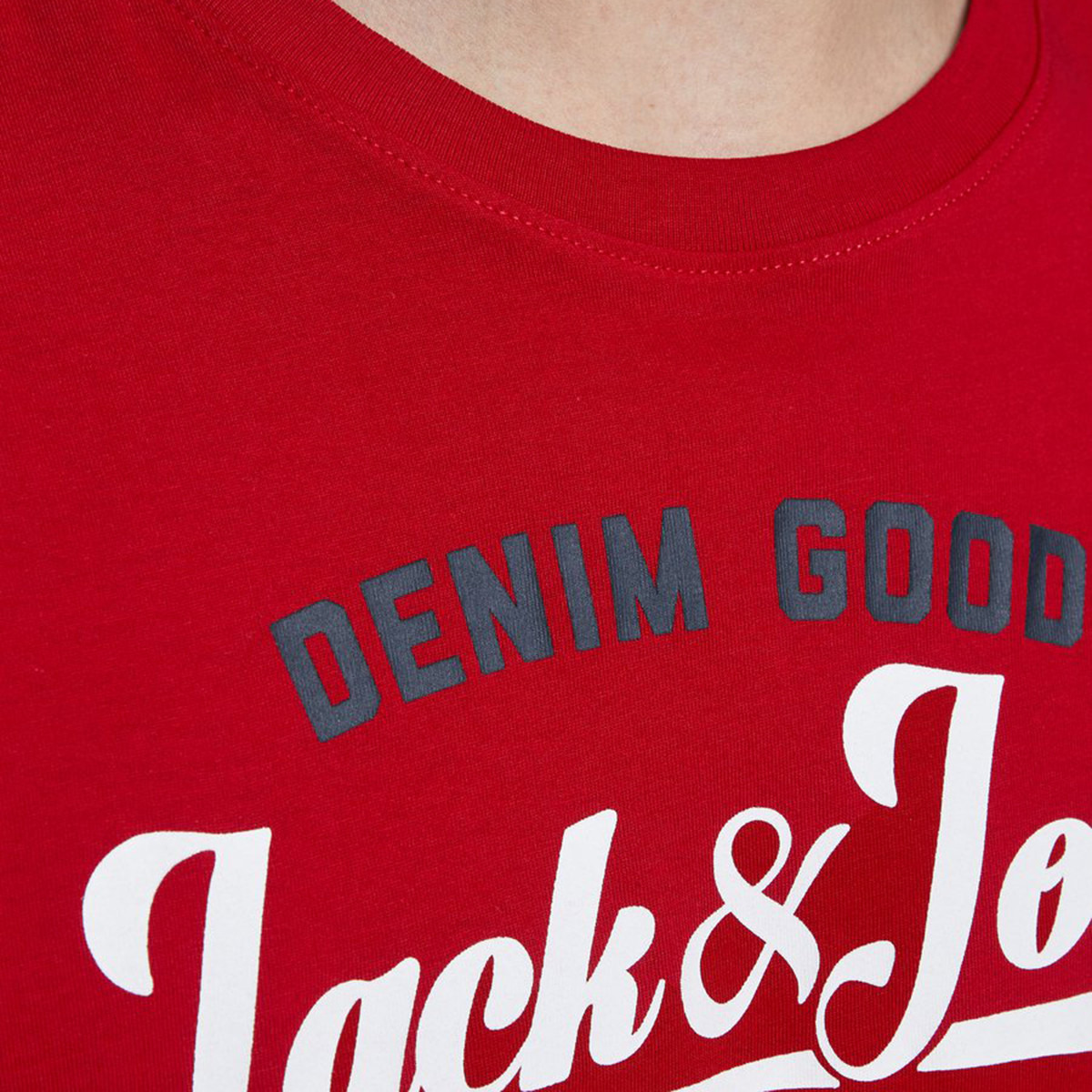 تيشيرت بأكمام قصيرة وياقة ضيّقة وطبعات من جاك آند جونز-men-clothing-tshirtsandpolos-tshirts-image-13
