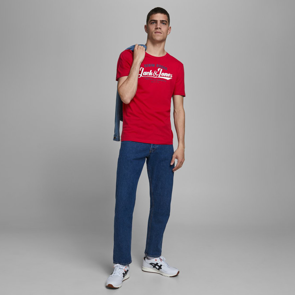 تيشيرت بأكمام قصيرة وياقة ضيّقة وطبعات من جاك آند جونز-men-clothing-tshirtsandpolos-tshirts-image-14