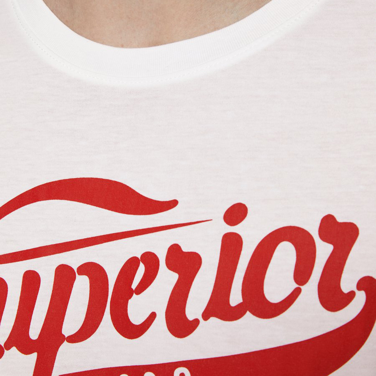 تيشيرت بأكمام قصيرة وياقة ضيّقة وطبعات من جاك آند جونز-men-clothing-tshirtsandpolos-tshirts-image-5