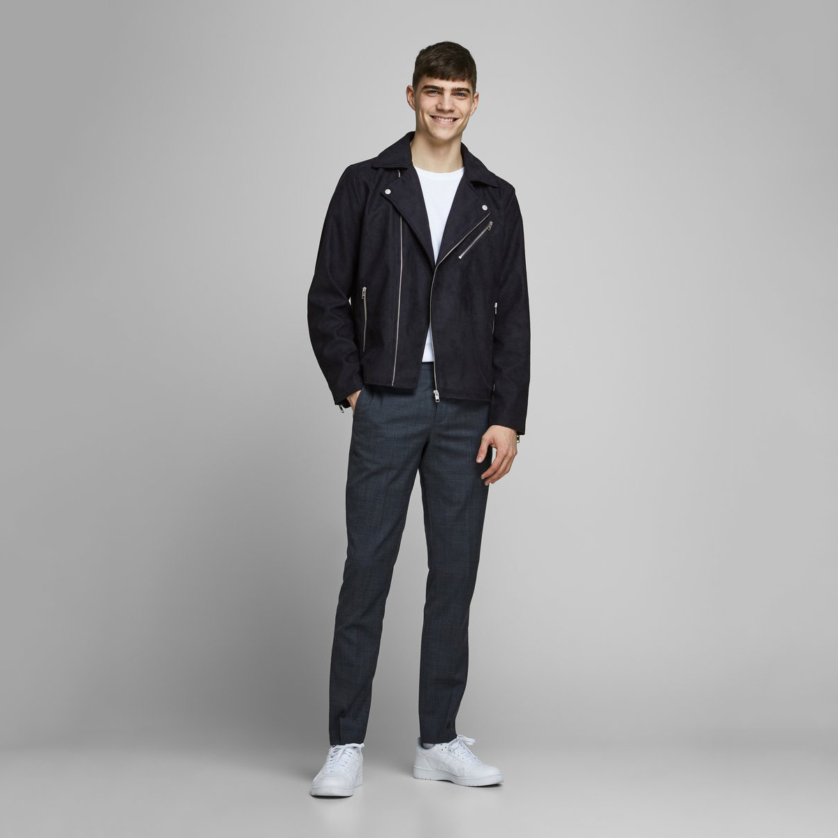 جاكيت بايكر سادة بجيوب وسحّاب إغلاق من جاك أند جونز-men-clothing-jacketsandblazers-jackets-image-3