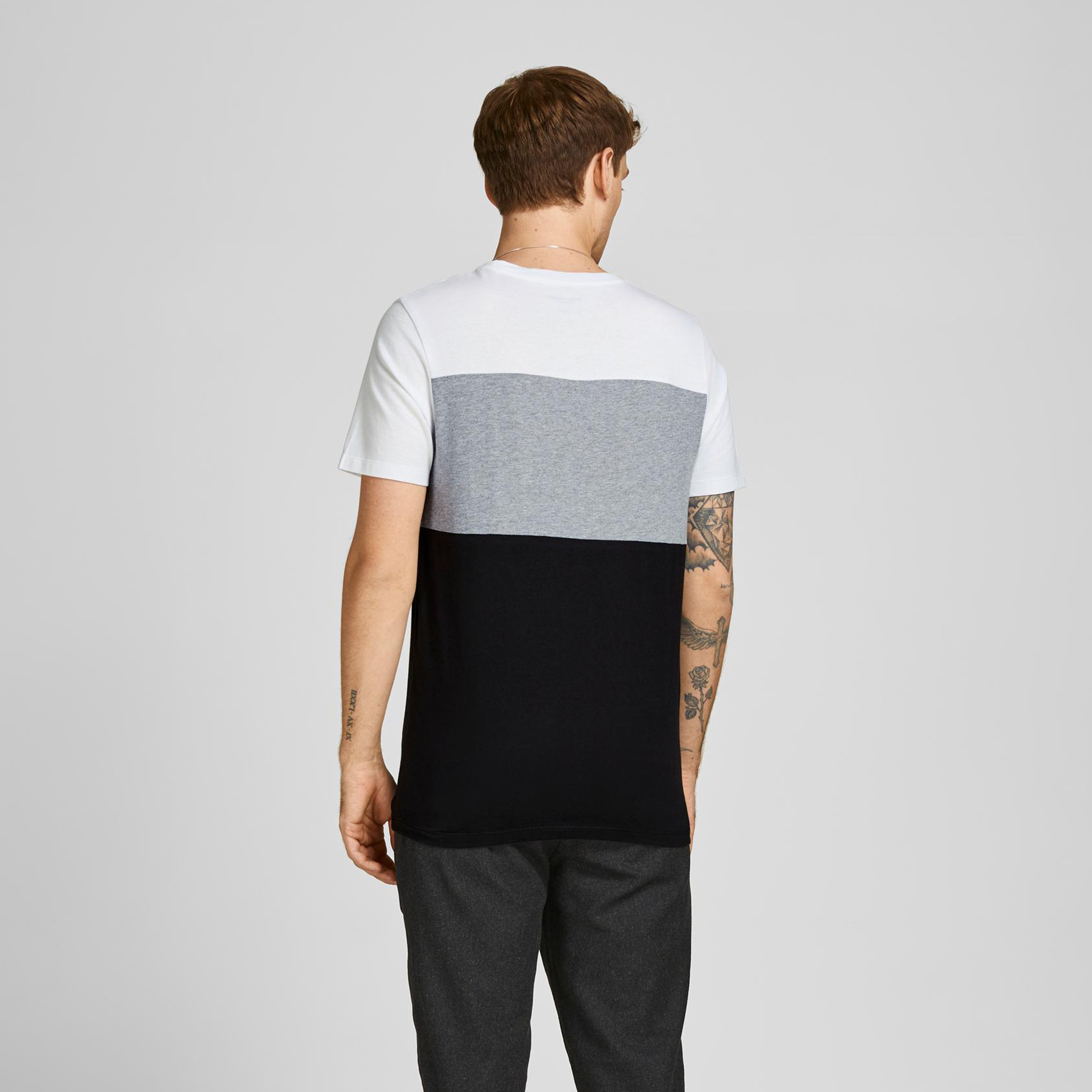 تي شيرت جاك آند جونز ذو كلر بلوكد وياقة دائرية وأكمام قصيرة-men-clothing-tshirtsandpolos-tshirts-image-15