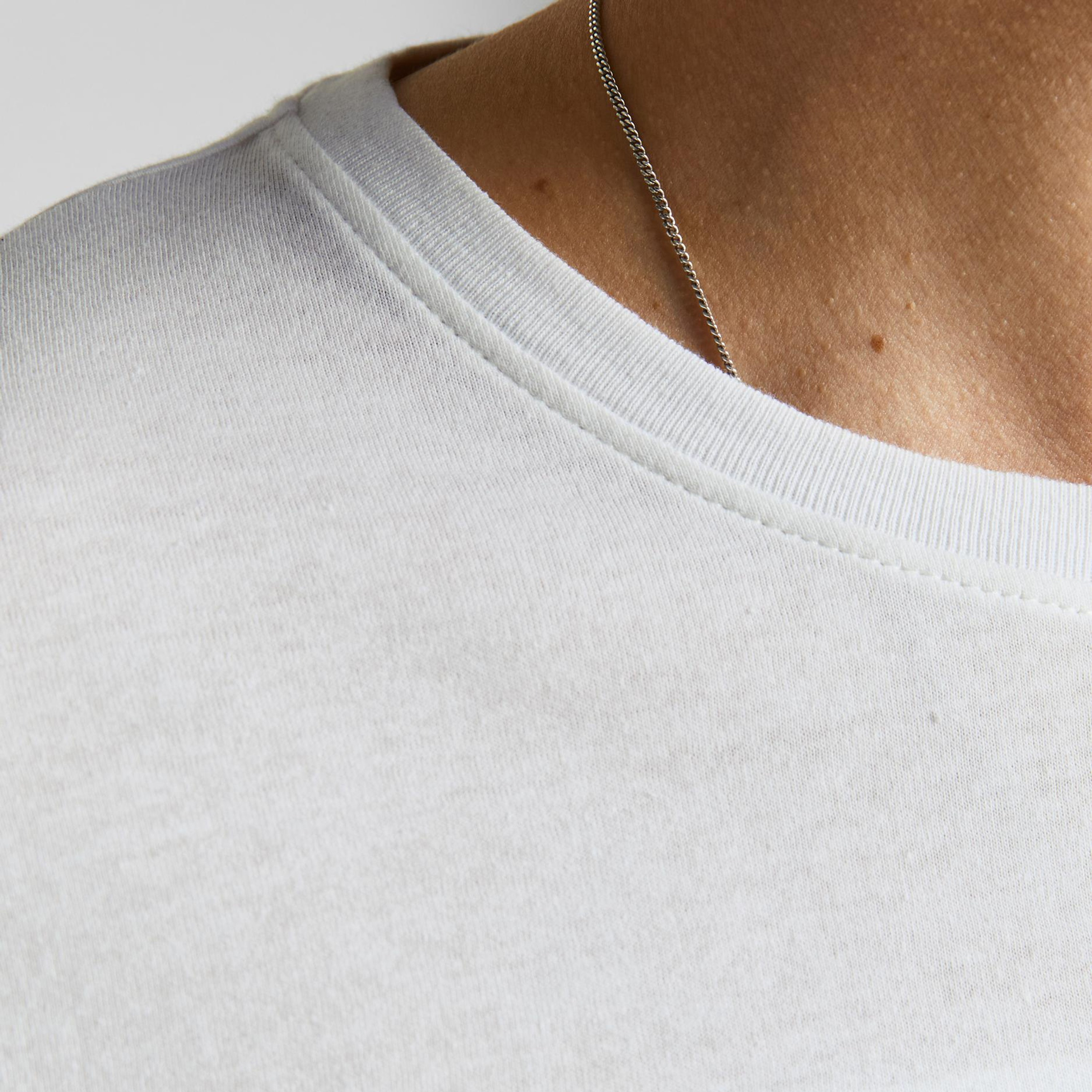 تي شيرت جاك آند جونز ذو كلر بلوكد وياقة دائرية وأكمام قصيرة-men-clothing-tshirtsandpolos-tshirts-image-17