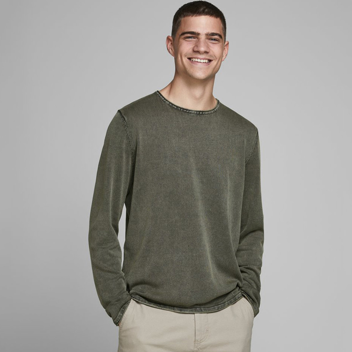 تيشيرت بارز الملمس بياقة ضيّقة وأكمام طويلة من جاك & جونز-men-clothing-tshirtsandpolos-tshirts-image-5