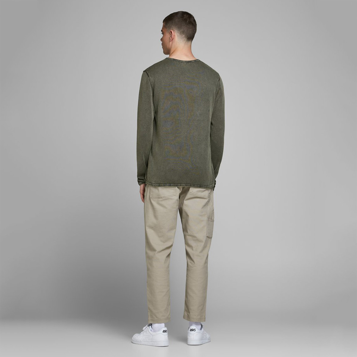 تيشيرت بارز الملمس بياقة ضيّقة وأكمام طويلة من جاك & جونز-men-clothing-tshirtsandpolos-tshirts-image-6
