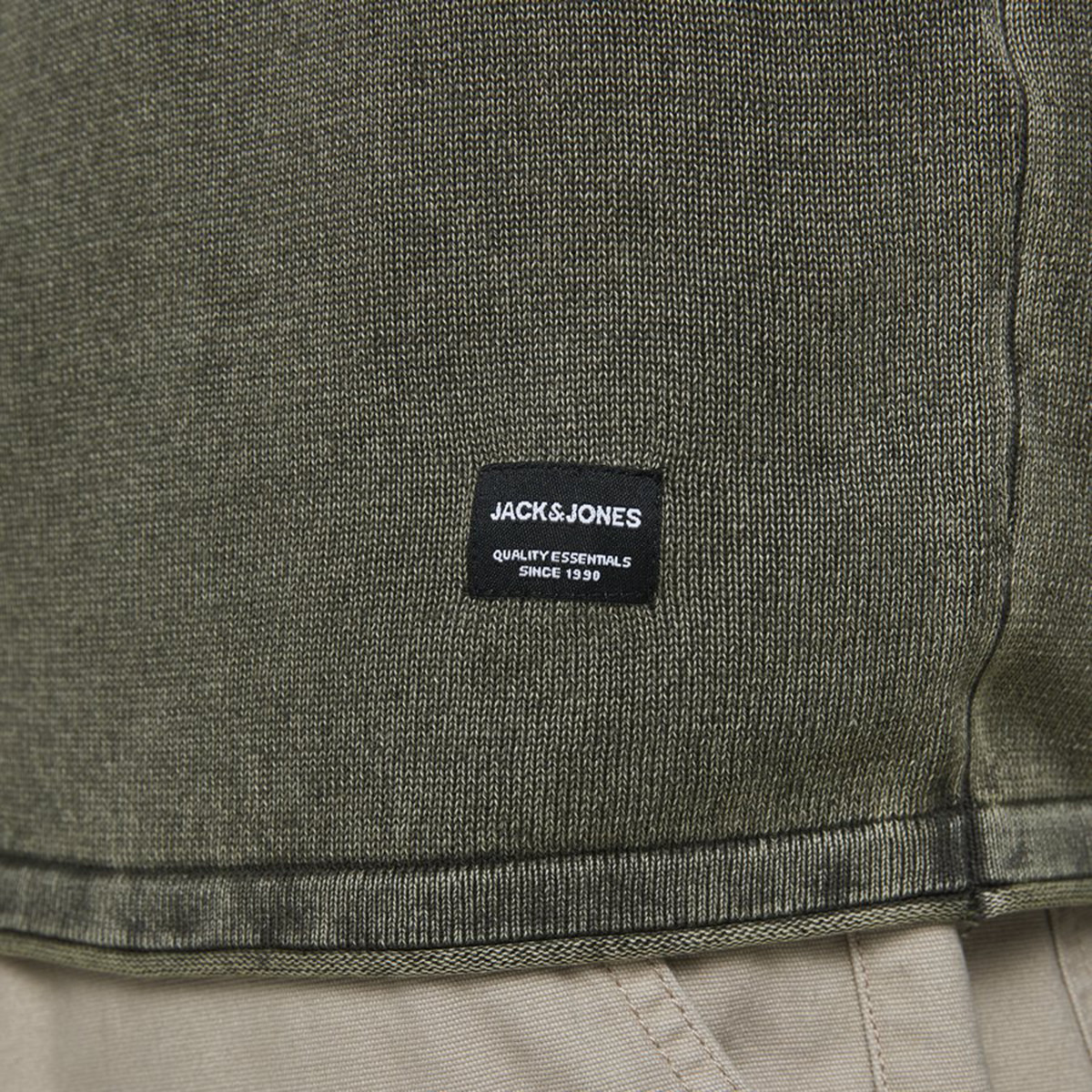 تيشيرت بارز الملمس بياقة ضيّقة وأكمام طويلة من جاك & جونز-men-clothing-tshirtsandpolos-tshirts-image-9