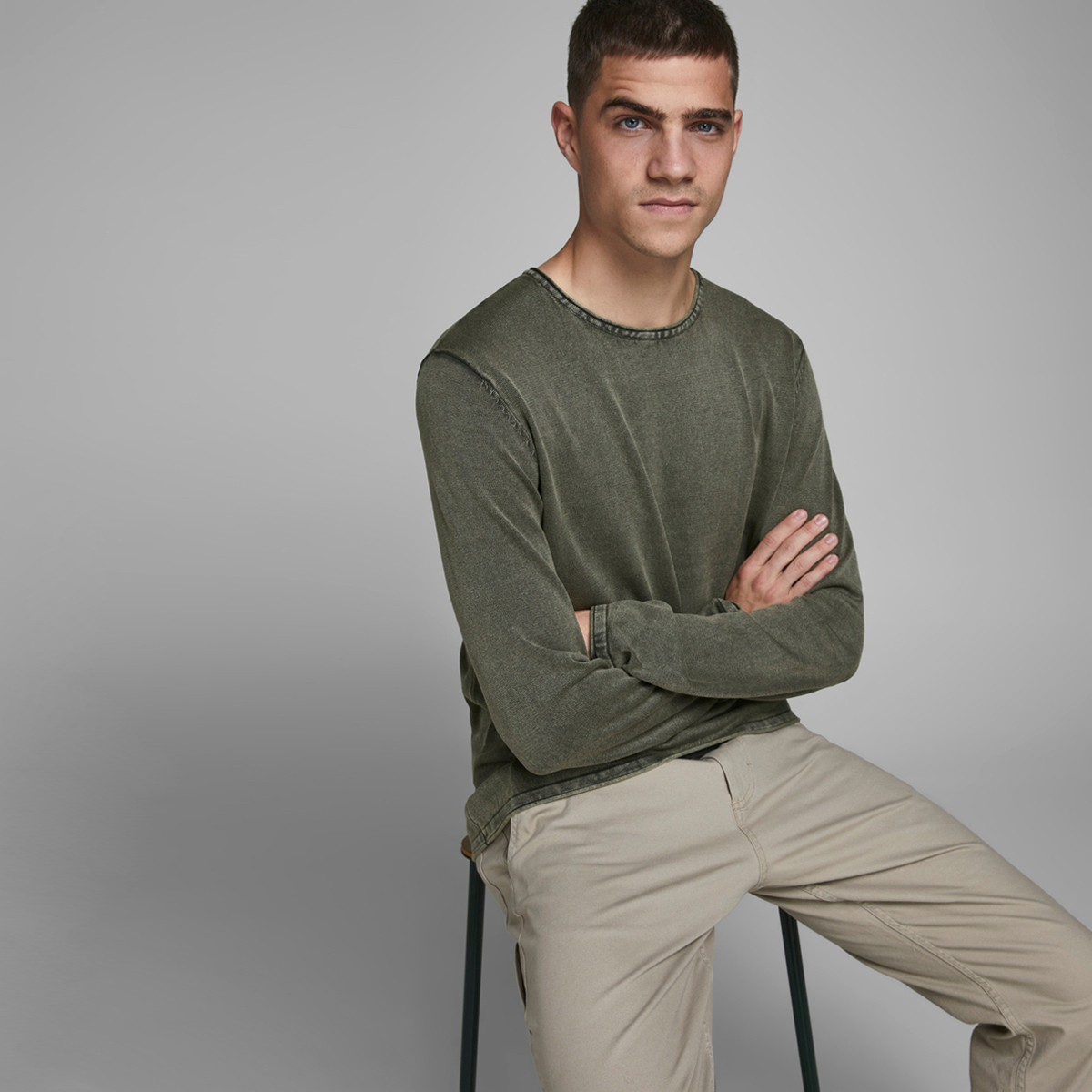 تيشيرت بارز الملمس بياقة ضيّقة وأكمام طويلة من جاك & جونز-men-clothing-tshirtsandpolos-tshirts-image-10