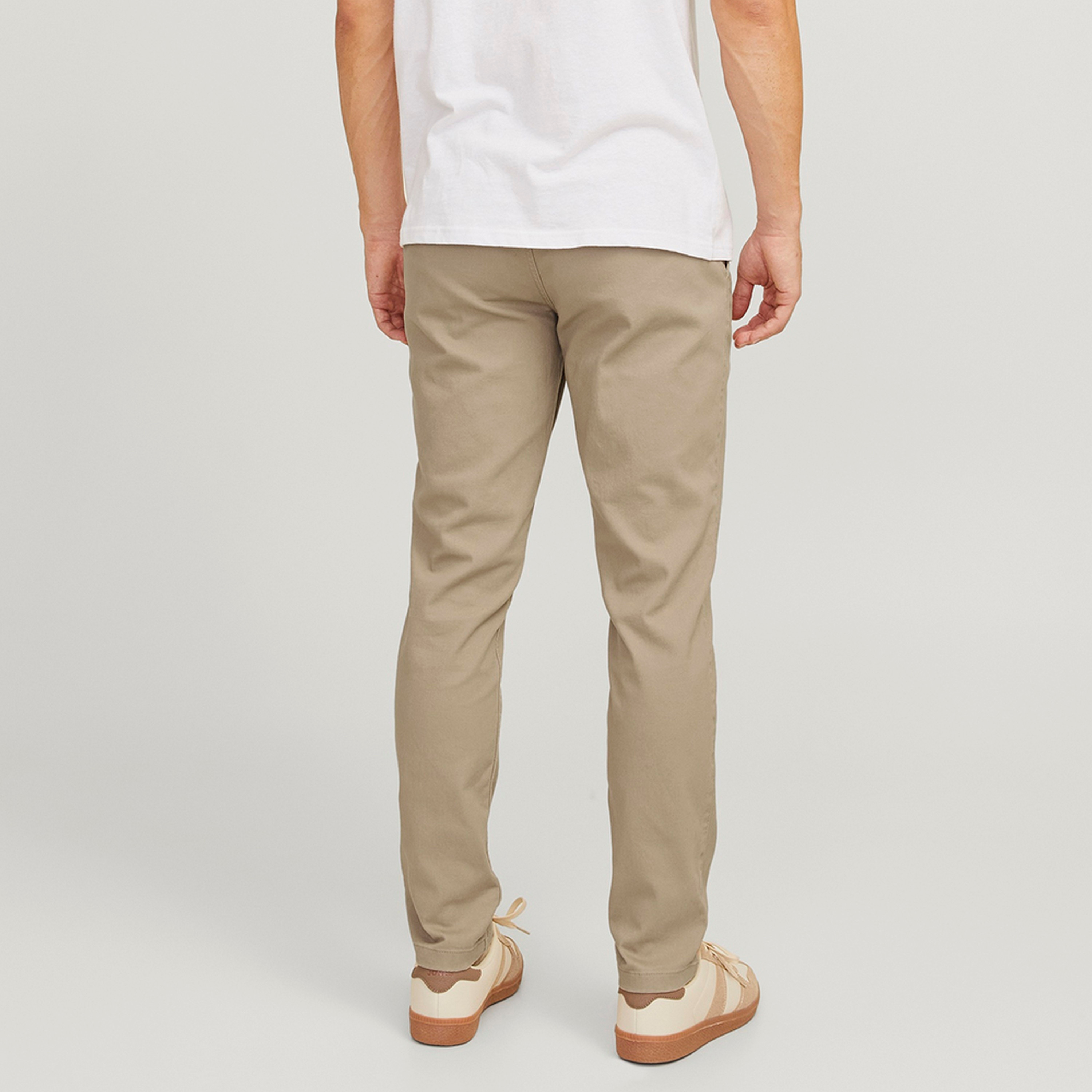 سراويل تشينو رجالية سادة بخصر متوسط الارتفاع وزر وسحاب من جاك ان جونز-men-clothing-bottoms-trousersandchinos-chinos-image-3