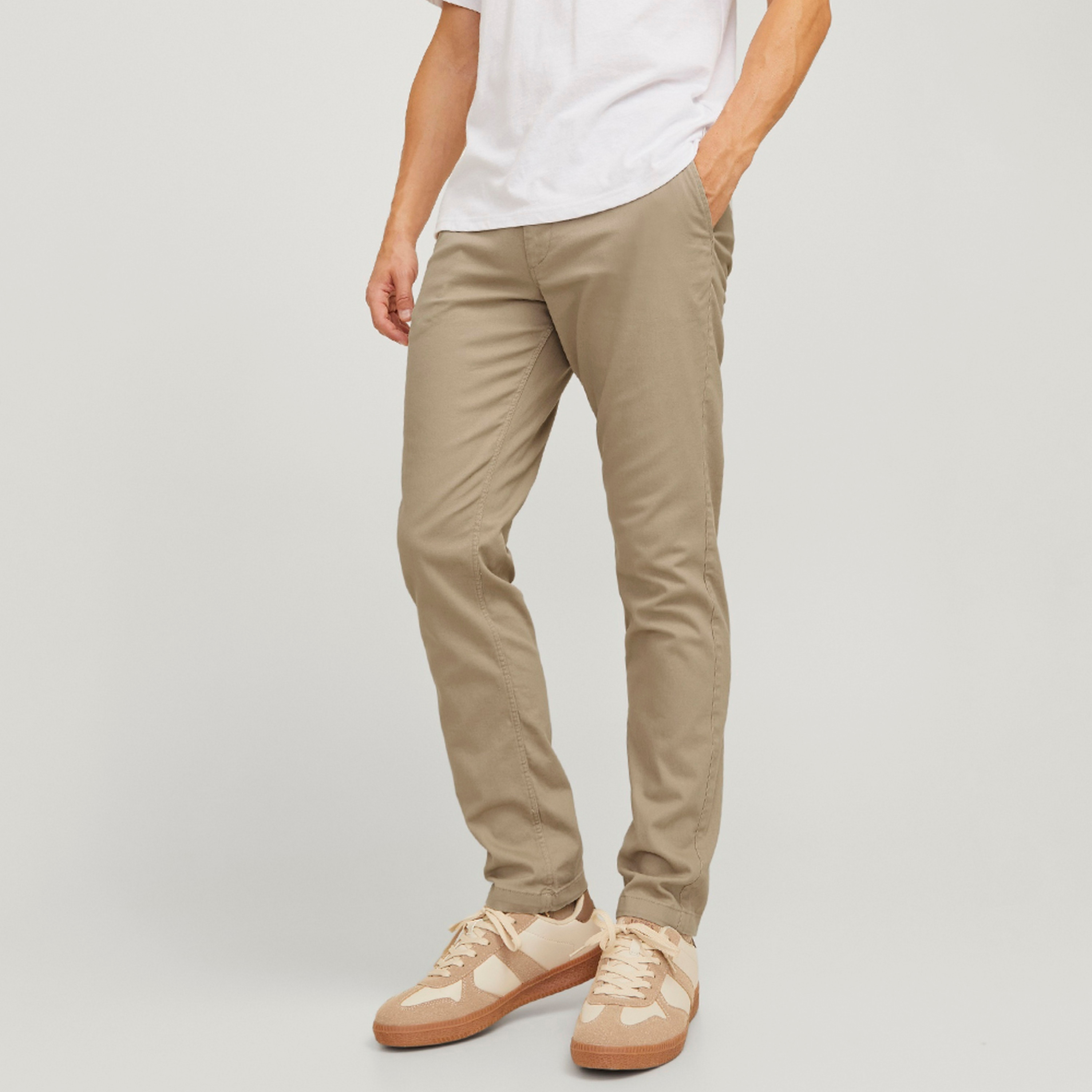 سراويل تشينو رجالية سادة بخصر متوسط الارتفاع وزر وسحاب من جاك ان جونز-men-clothing-bottoms-trousersandchinos-chinos-image-12