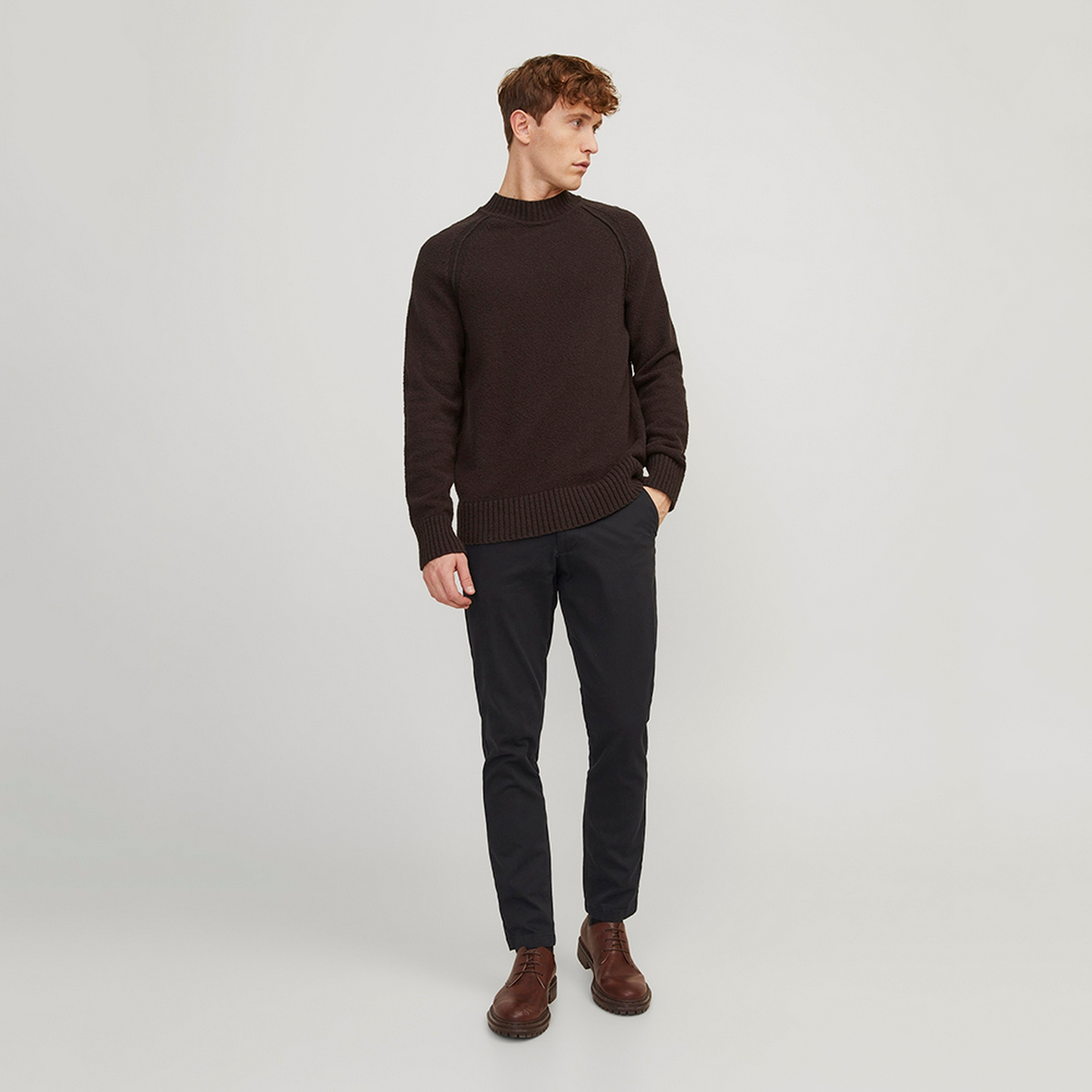 سراويل تشينو رجالية سادة بخصر متوسط الارتفاع وزر وسحاب من جاك ان جونز-men-clothing-bottoms-trousersandchinos-chinos-image-5