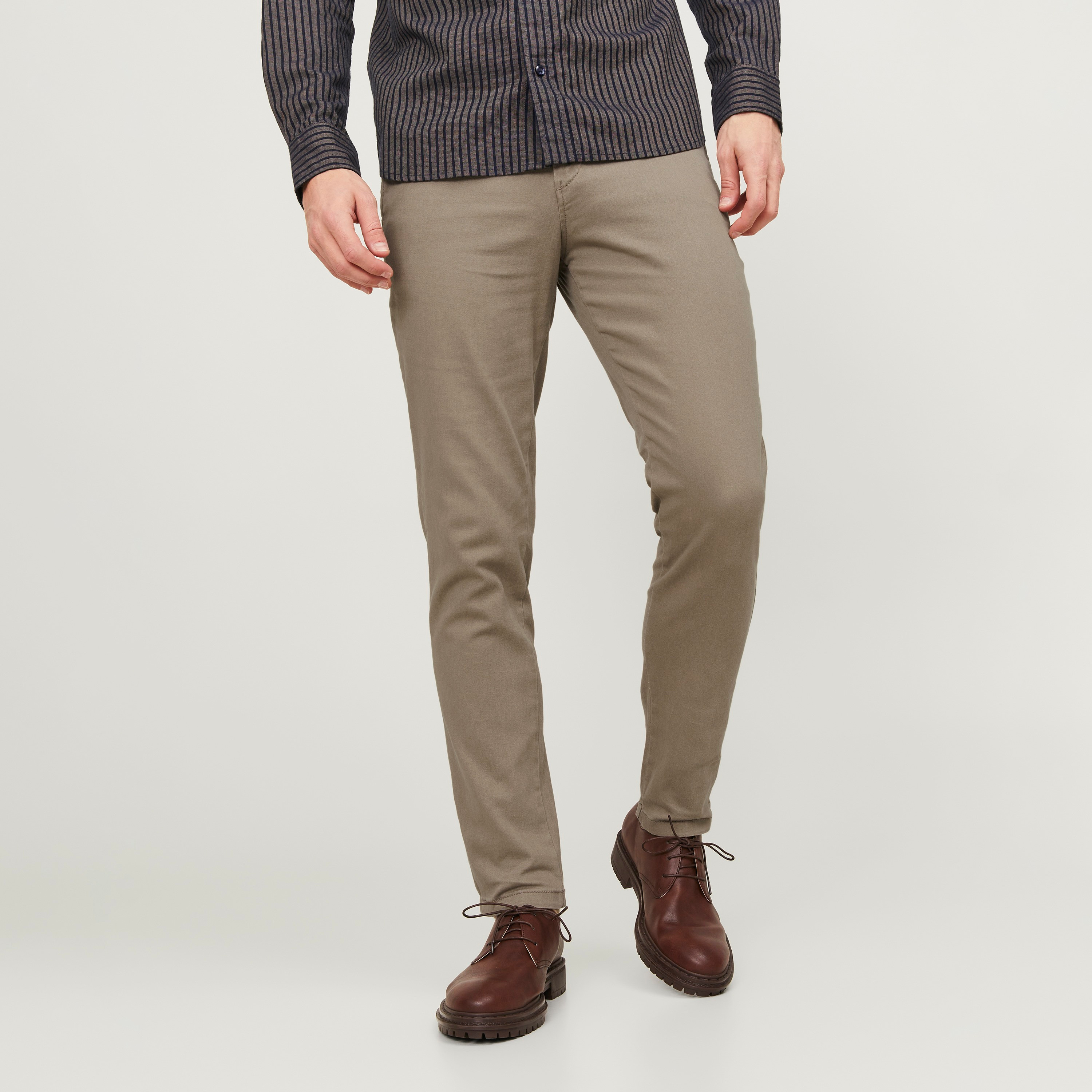 بنطلون تشينو رجالي جاك آند جونز بقصة ضيقة بأربعة جيوب وخصر متوسط الارتفاع-men-clothing-bottoms-trousersandchinos-chinos-image-5