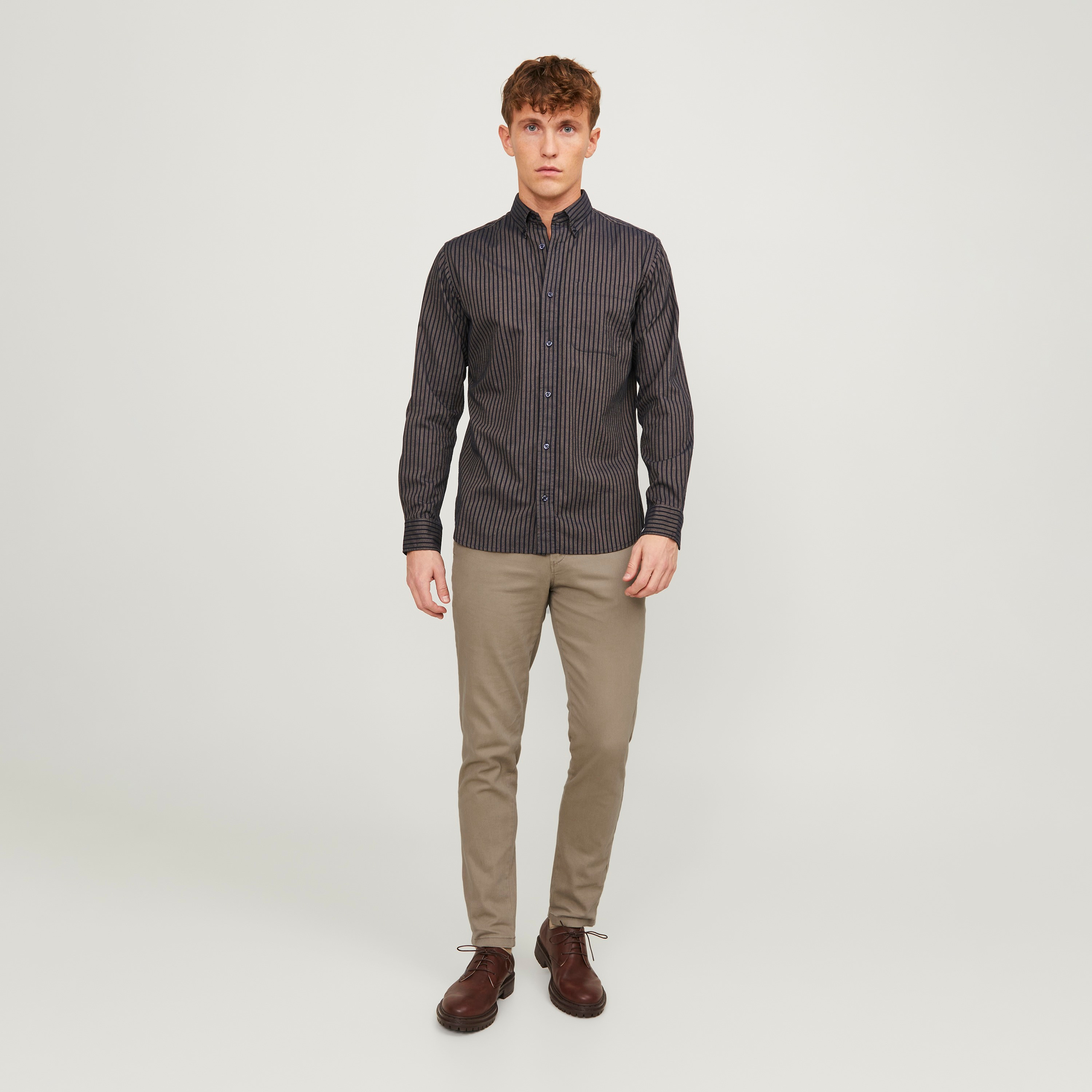بنطلون تشينو رجالي جاك آند جونز بقصة ضيقة بأربعة جيوب وخصر متوسط الارتفاع-men-clothing-bottoms-trousersandchinos-chinos-image-2