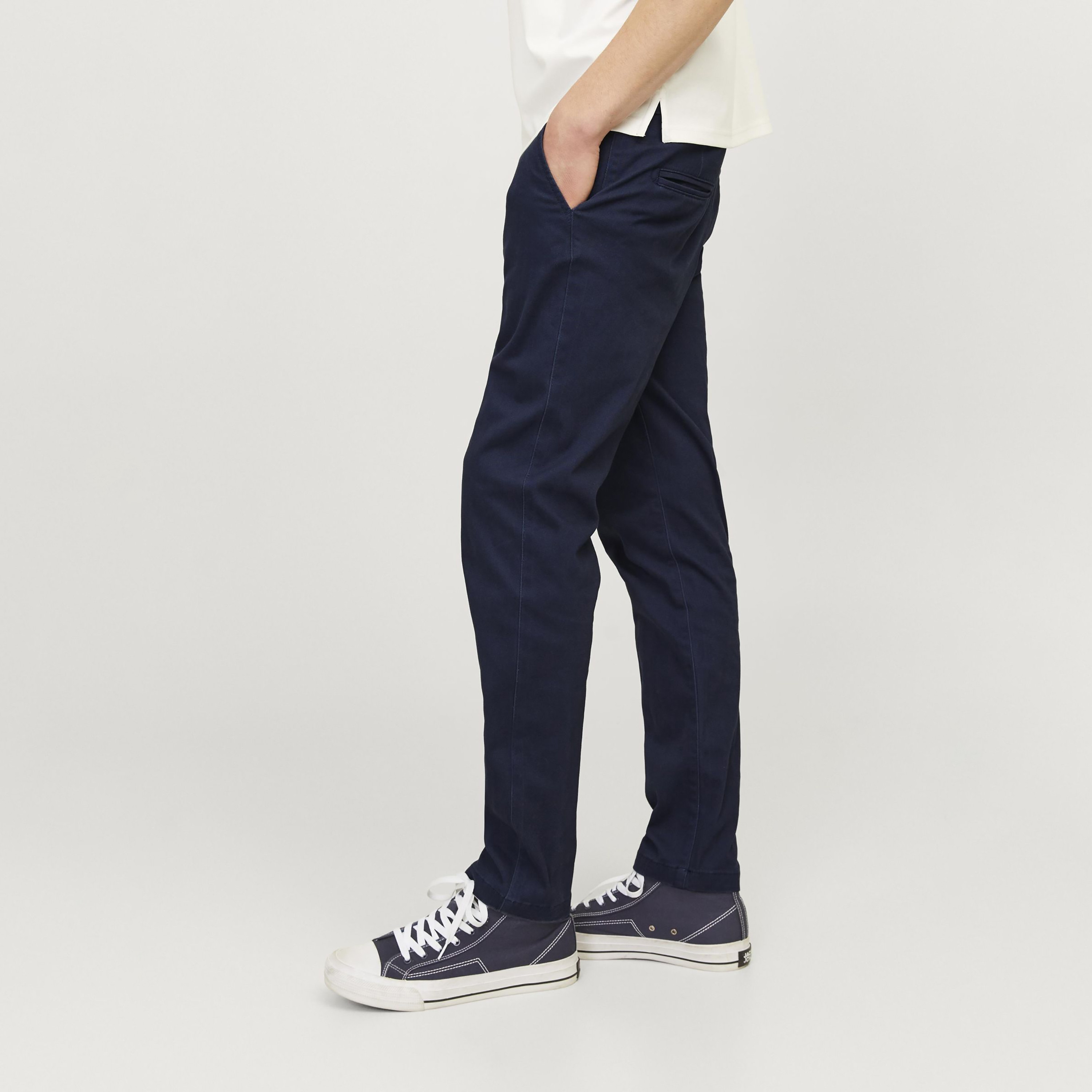 بنطلون تشينو رجالي جاك آند جونز بقصة ضيقة بأربعة جيوب وخصر متوسط الارتفاع-men-clothing-bottoms-trousersandchinos-chinos-image-1