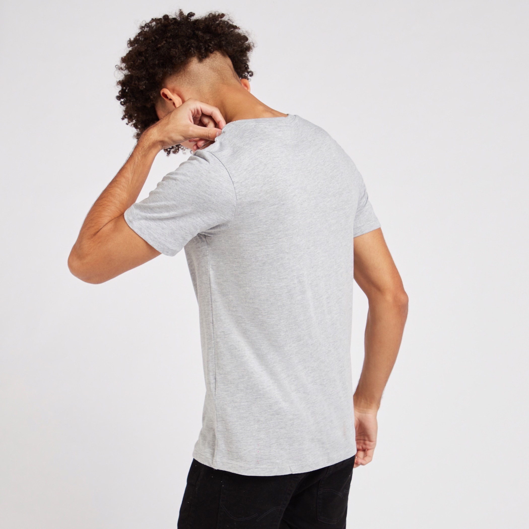 تيشيرت بياقة ضيّقة وأكمام قصيرة وطبعات من جاك آند جونز-men-clothing-tshirtsandpolos-tshirts-image-4