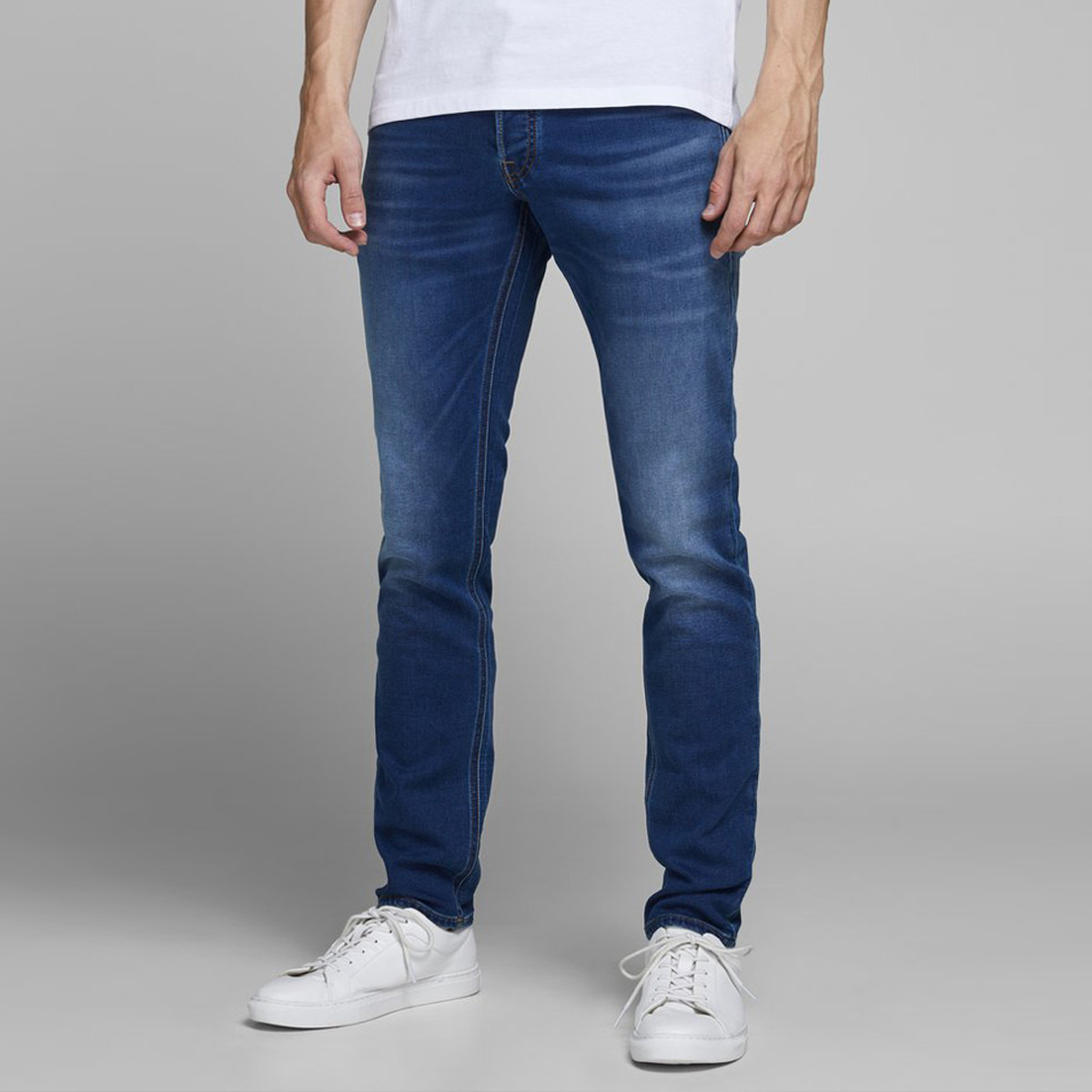 بنطلون جينز دينم سادة بخصر متوسّط الارتفاع مع جيوب من جاك آند جونز-men-clothing-bottoms-jeans-image-8