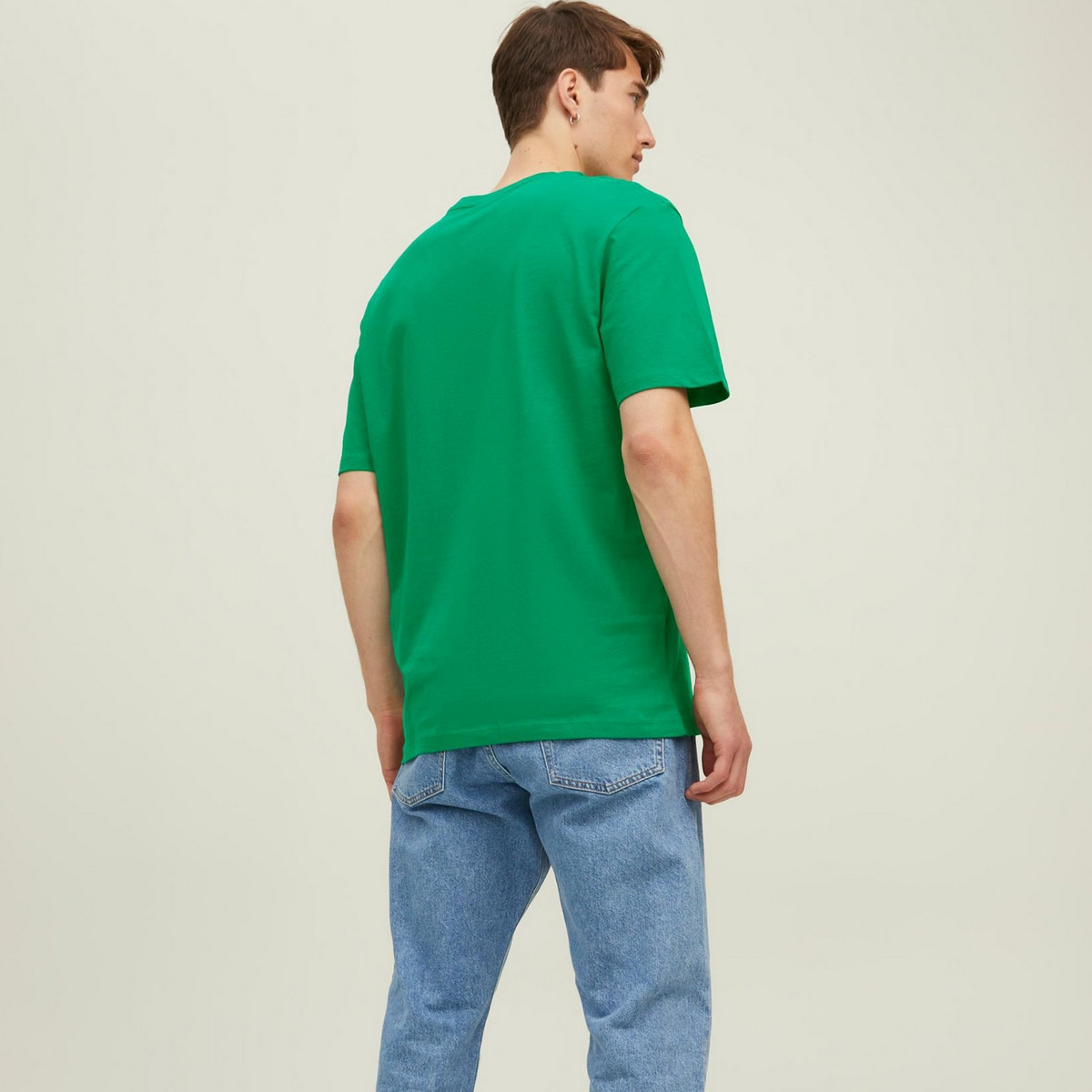 تي شيرت رجالي من جاك آند جونز بأكمام قصيرة و ياقة مستديرة و مطرز مع لون ازرق-men-clothing-tshirtsandpolos-tshirts-image-15