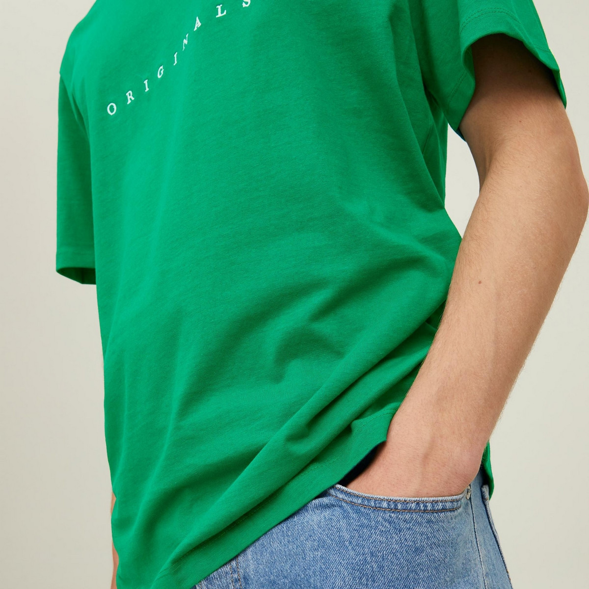 تي شيرت رجالي من جاك آند جونز بأكمام قصيرة و ياقة مستديرة و مطرز مع لون ازرق-men-clothing-tshirtsandpolos-tshirts-image-16