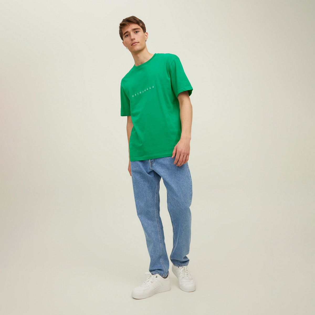 تي شيرت رجالي من جاك آند جونز بأكمام قصيرة و ياقة مستديرة و مطرز مع لون ازرق-men-clothing-tshirtsandpolos-tshirts-image-18