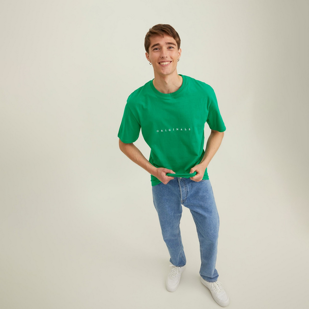 تي شيرت رجالي من جاك آند جونز بأكمام قصيرة و ياقة مستديرة و مطرز مع لون ازرق-men-clothing-tshirtsandpolos-tshirts-image-19