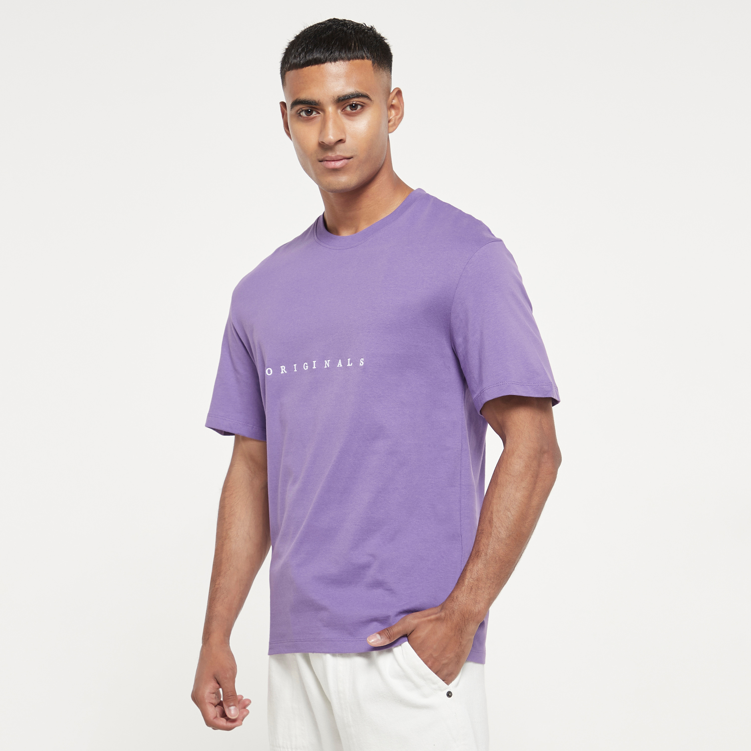 تي شيرت من جاك آند جونز مطبوع بأكمام قصيرة و ياقة مستديرة-men-clothing-tshirtsandpolos-tshirts-image-5