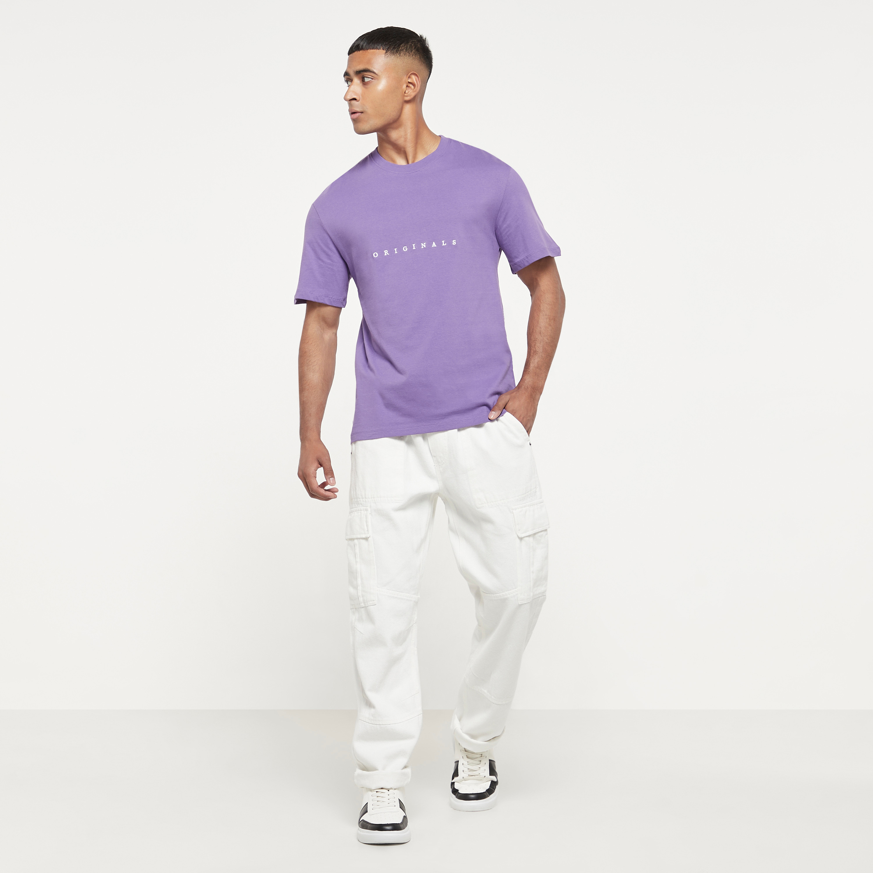 تي شيرت من جاك آند جونز مطبوع بأكمام قصيرة و ياقة مستديرة-men-clothing-tshirtsandpolos-tshirts-image-6
