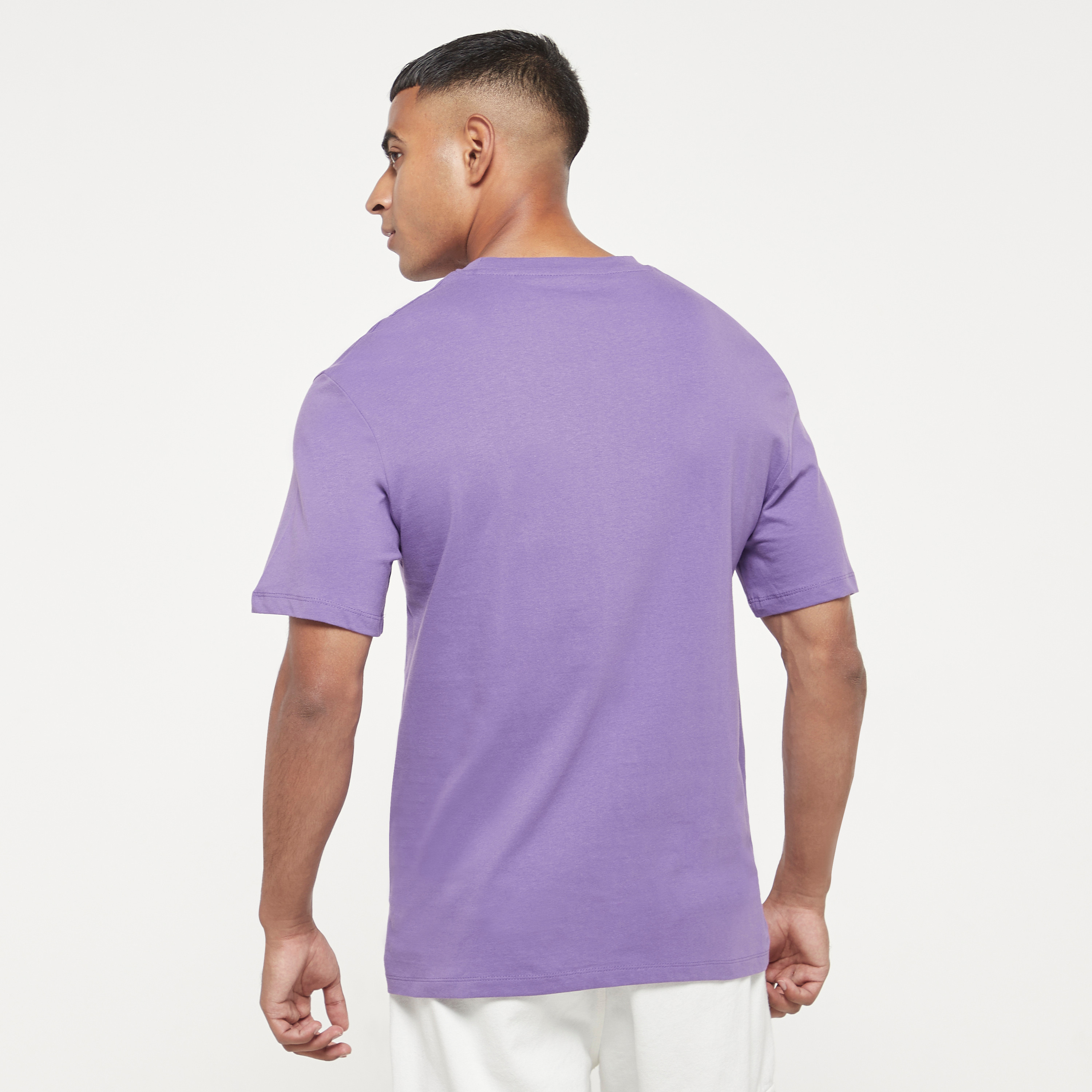 تي شيرت من جاك آند جونز مطبوع بأكمام قصيرة و ياقة مستديرة-men-clothing-tshirtsandpolos-tshirts-image-7