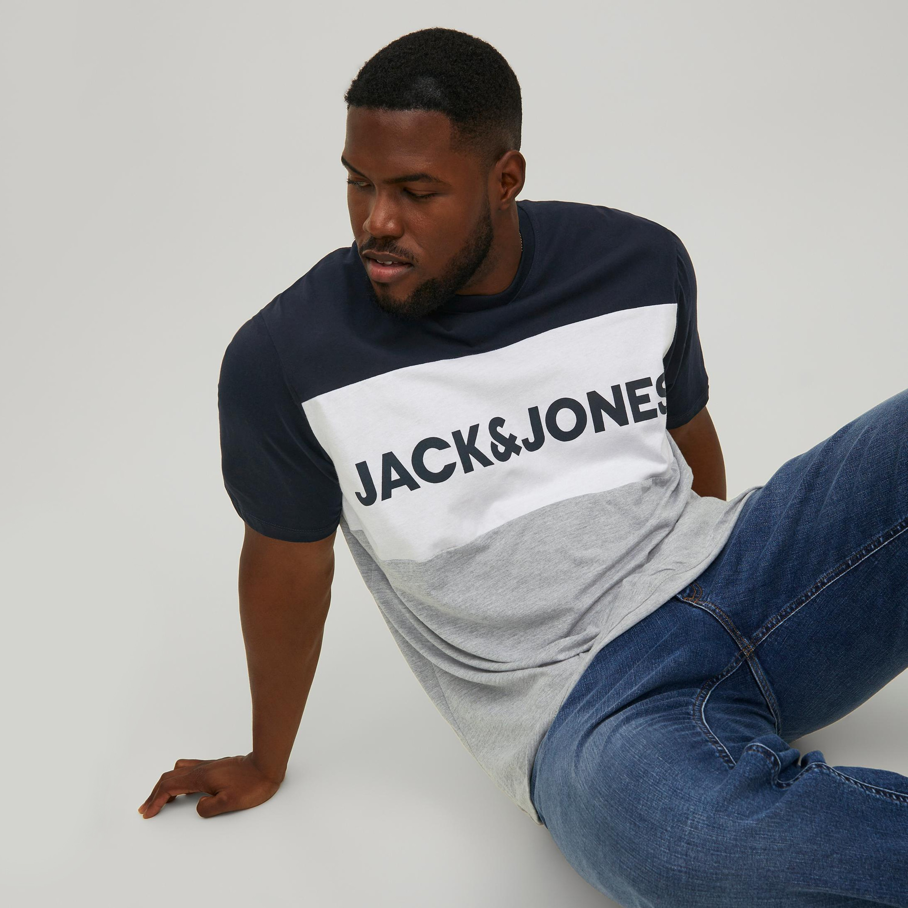 تي شيرت ذو مقاس كبير من جاك آند جونز ذو كلر بلوك بأكمام قصيرة و ياقة مستديرة-men-clothing-tshirtsandpolos-tshirts-image-7