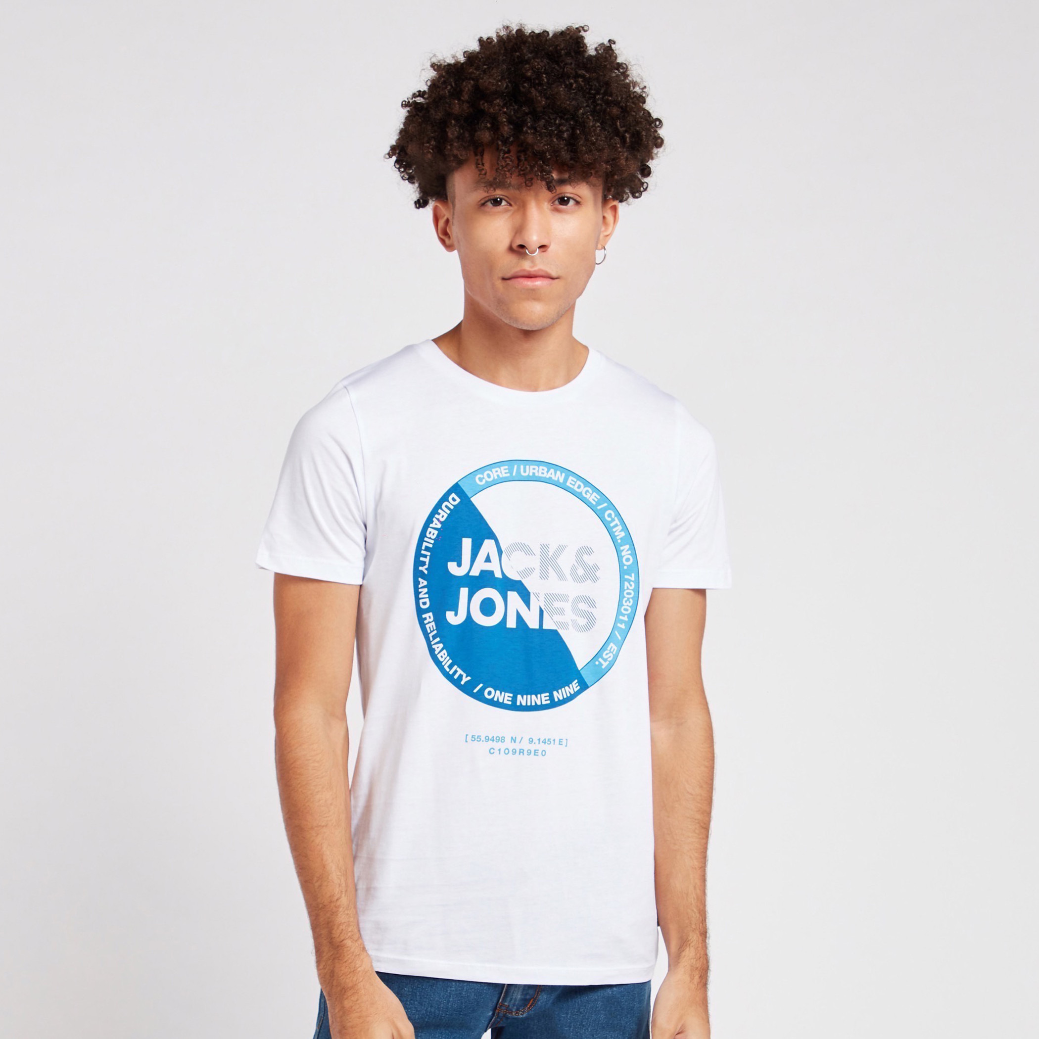 تيشيرت بياقة ضيقة وأكمام قصيرة من جاك آند جونز-men-clothing-tshirtsandpolos-tshirts-image-1