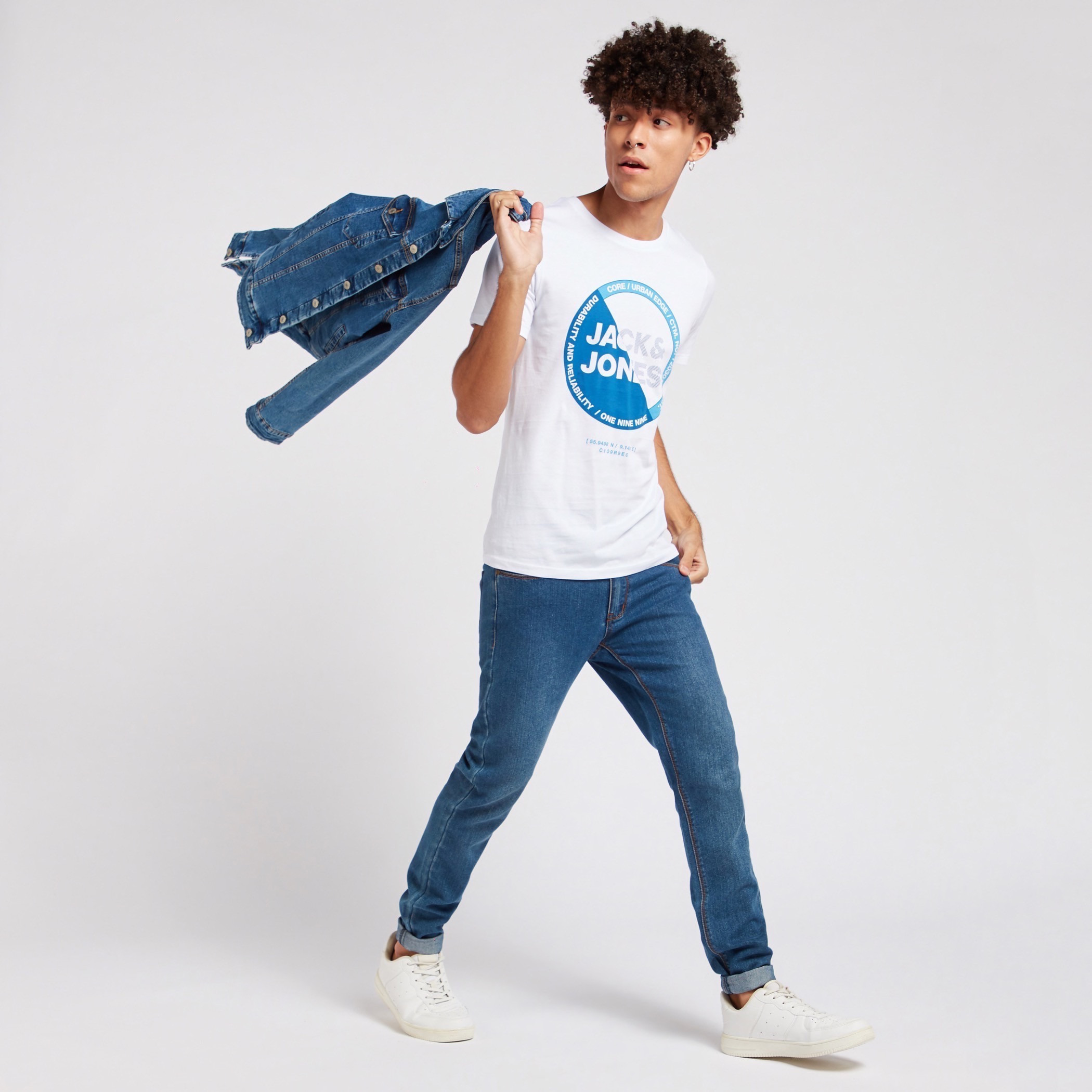 تيشيرت بياقة ضيقة وأكمام قصيرة من جاك آند جونز-men-clothing-tshirtsandpolos-tshirts-image-2