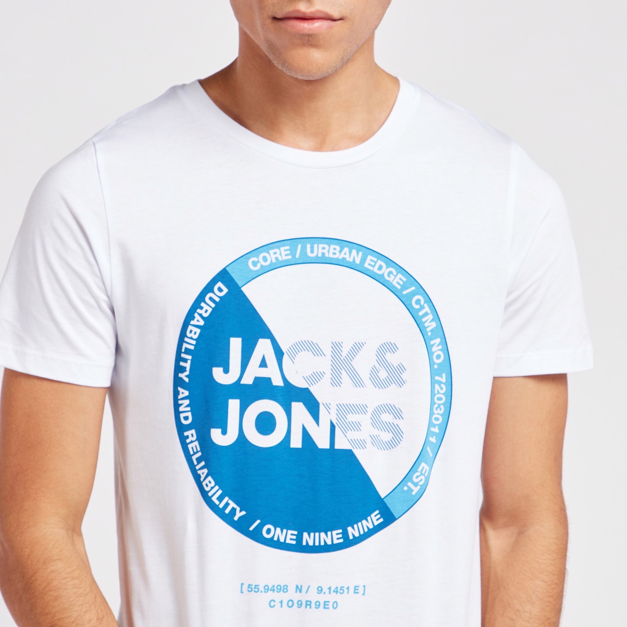 تيشيرت بياقة ضيقة وأكمام قصيرة من جاك آند جونز-men-clothing-tshirtsandpolos-tshirts-image-3