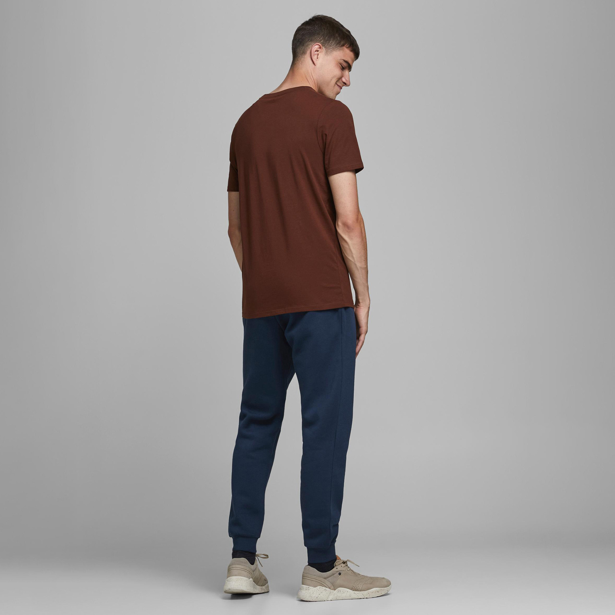 بنطلون جاك آند جونز برباط متوسط الخصر بطبعات-men-clothing-bottoms-joggers-image-4