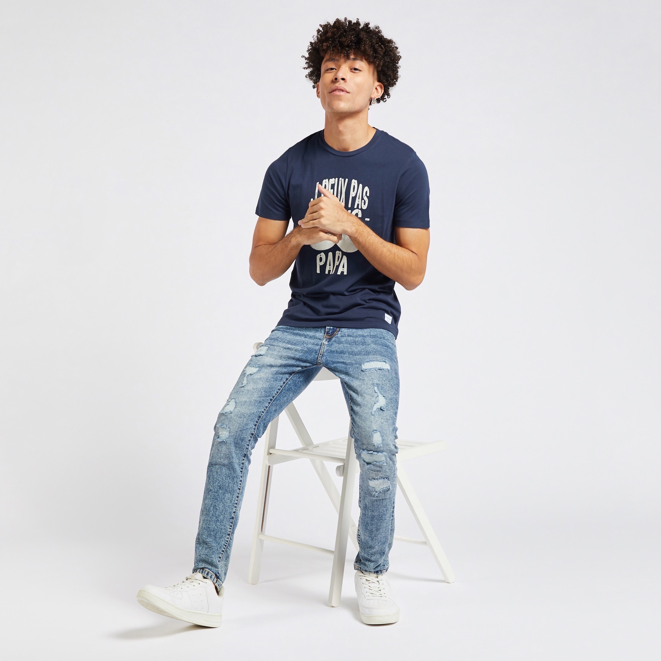 تيشيرت بياقة ضيّقة وأكمام قصيرة وطبعات من جاك أند جونس-men-clothing-tshirtsandpolos-tshirts-image-2