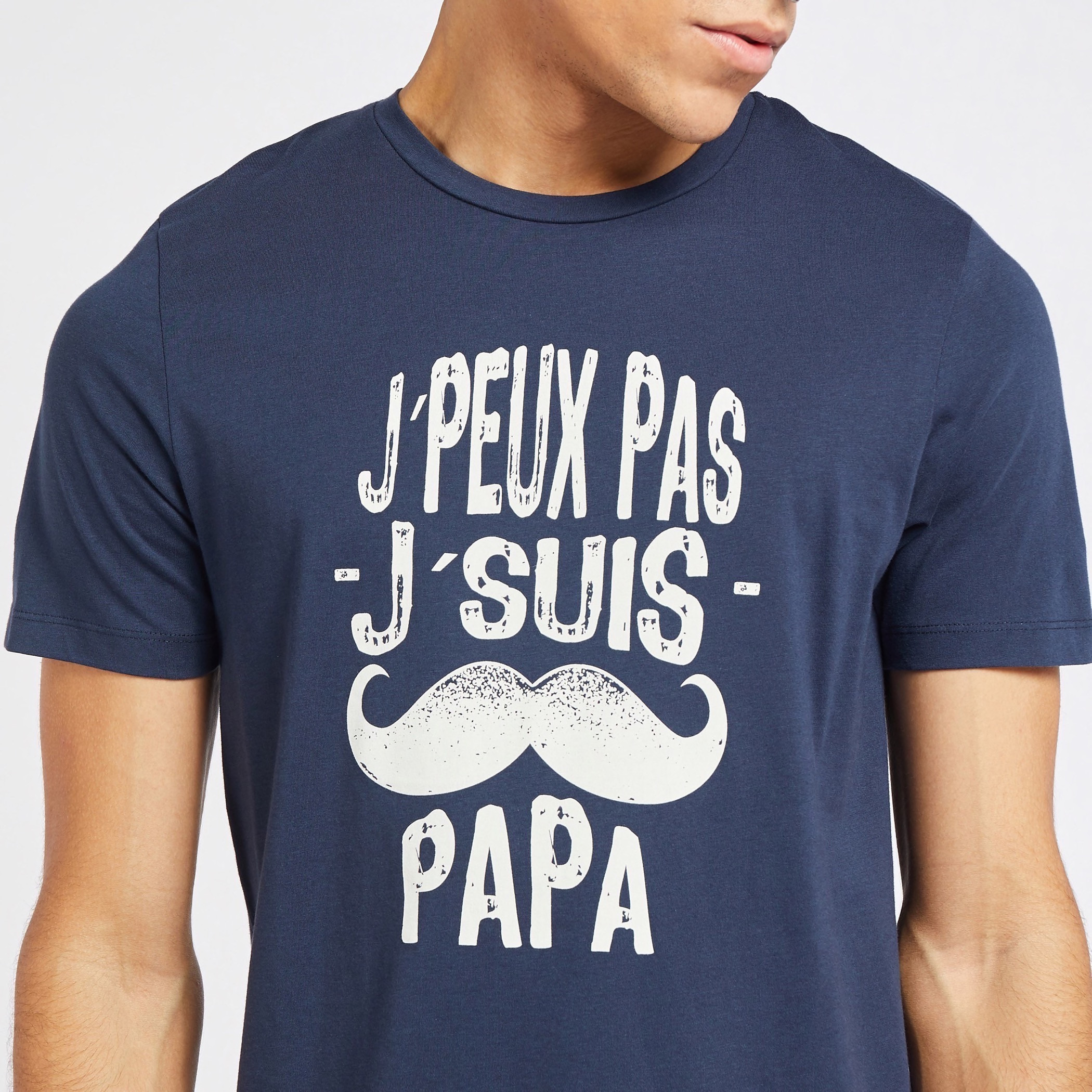 تيشيرت بياقة ضيّقة وأكمام قصيرة وطبعات من جاك أند جونس-men-clothing-tshirtsandpolos-tshirts-image-3