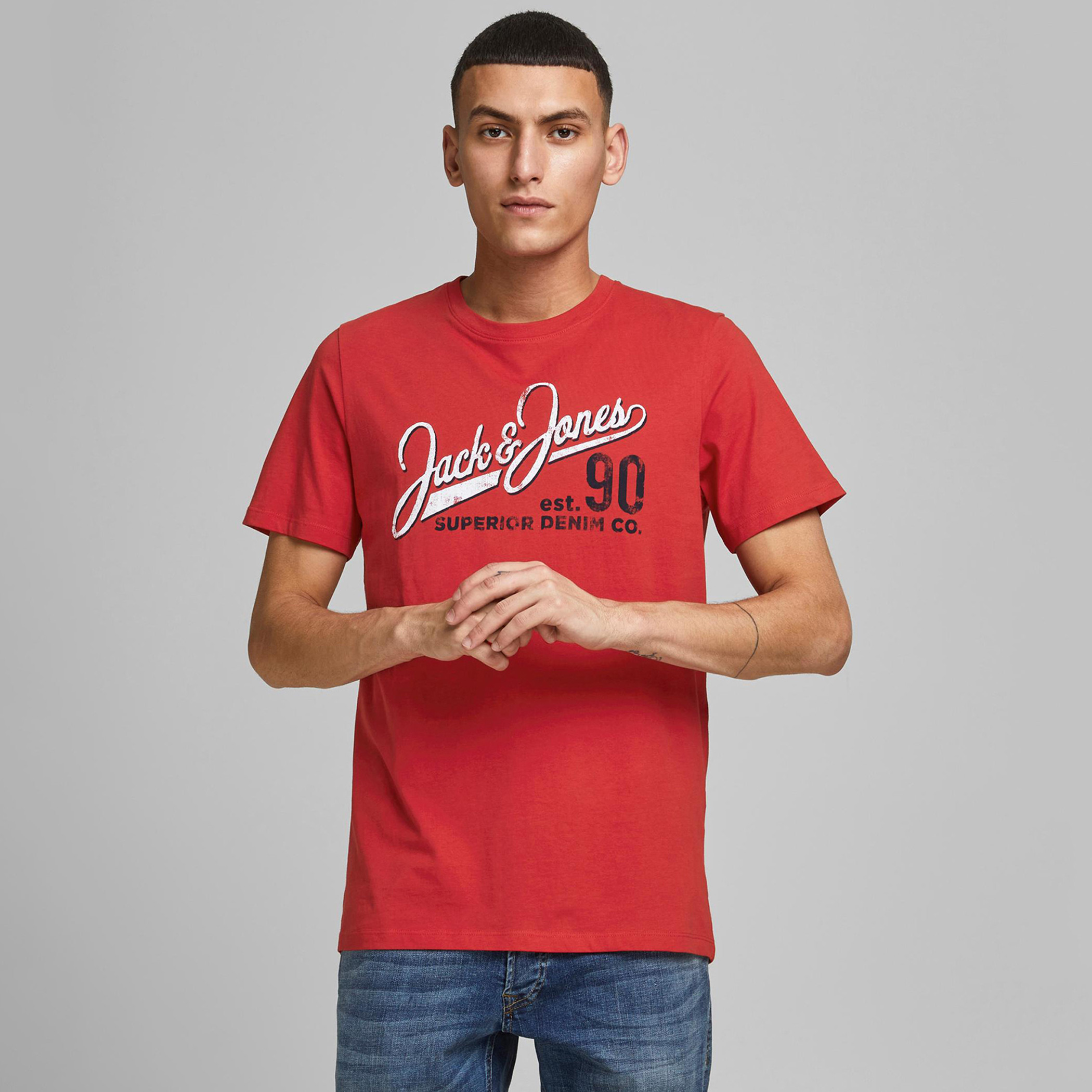 تيشيرت بأكمام قصيرة وياقة ضيّقة وطبعات من جاك & جونز-men-clothing-tshirtsandpolos-tshirts-image-7