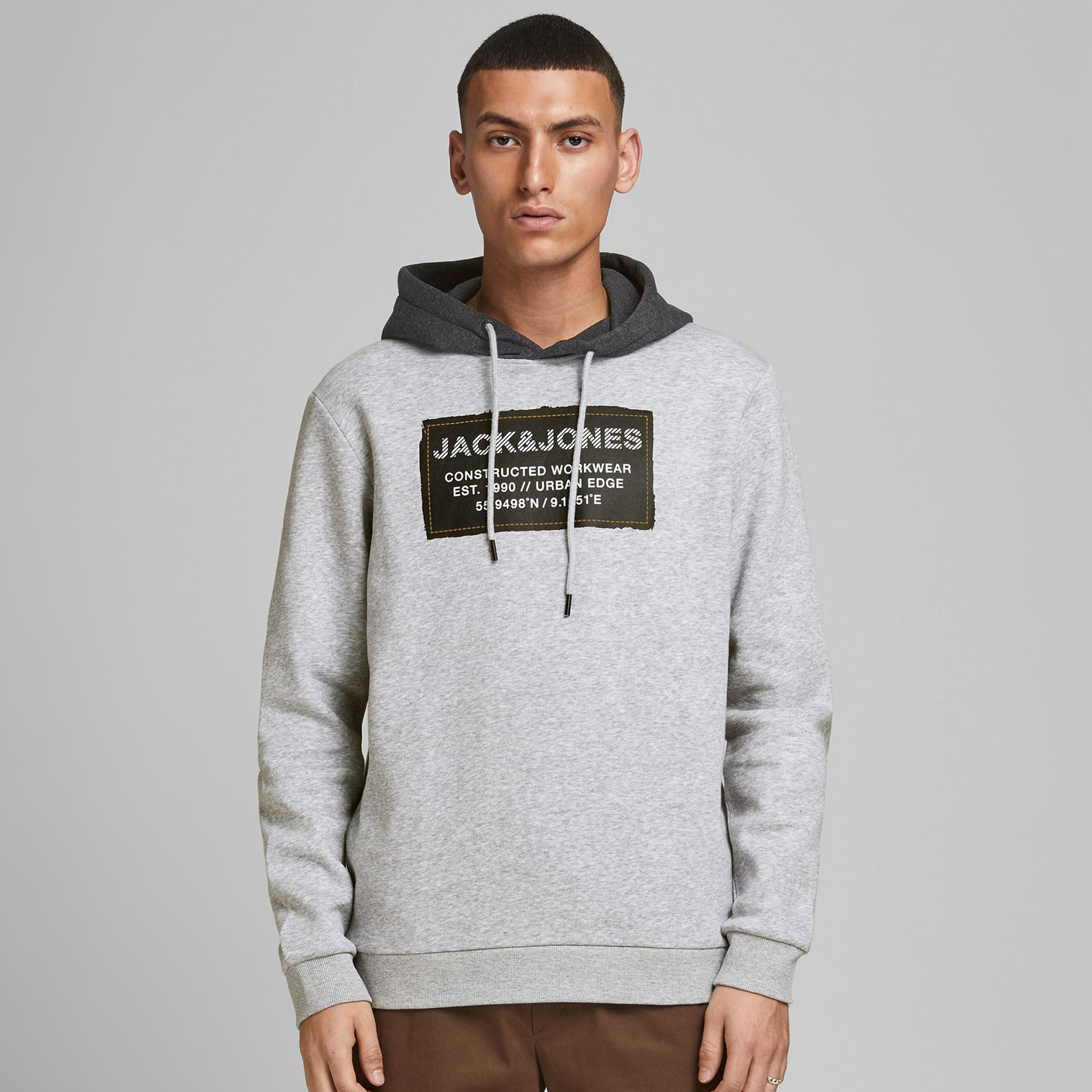 هودي خفيف بطبعات وأكمام طويلة من جاك & جونز-men-winterwear-hoodiesandsweatshirts-image-1