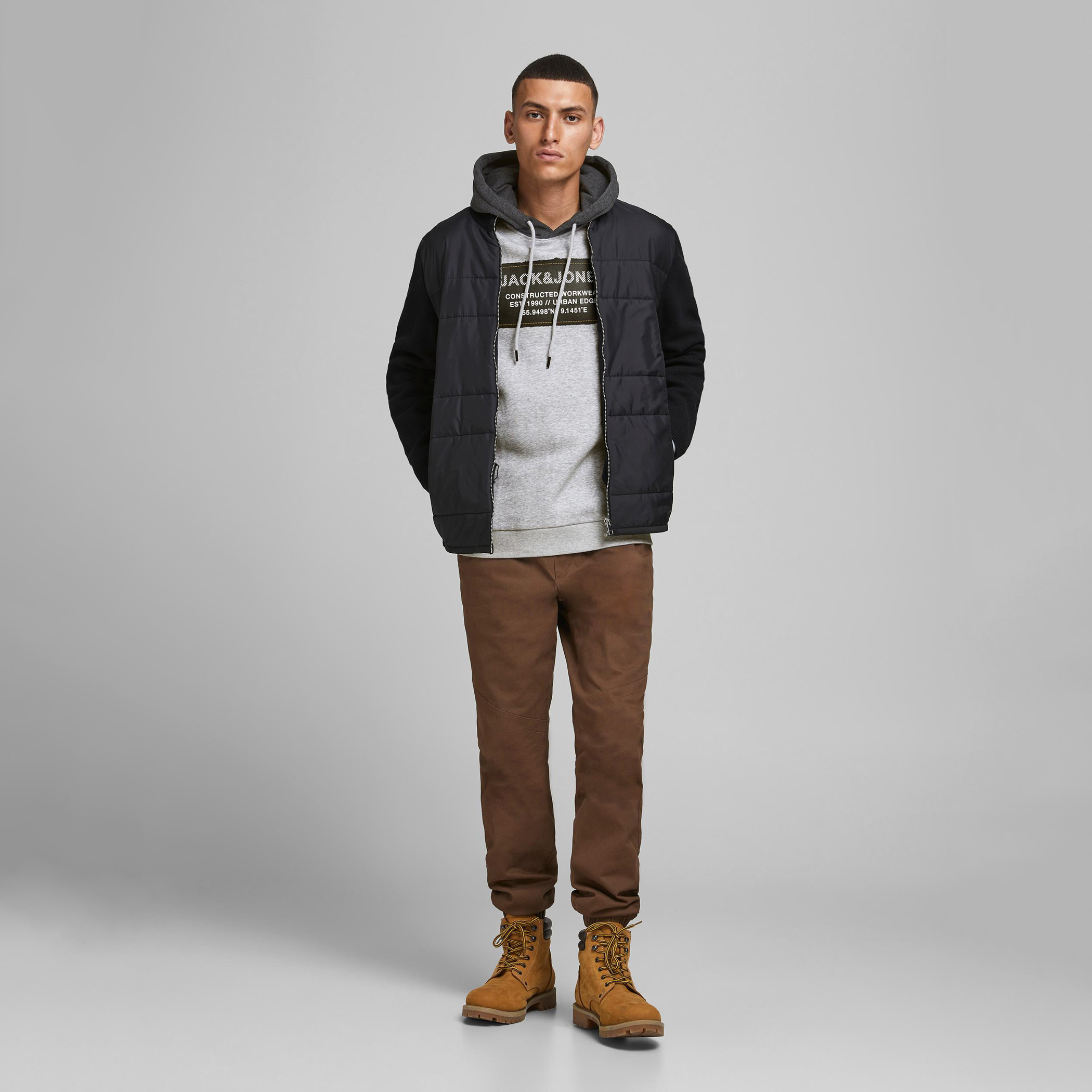 هودي خفيف بطبعات وأكمام طويلة من جاك & جونز-men-winterwear-hoodiesandsweatshirts-image-5