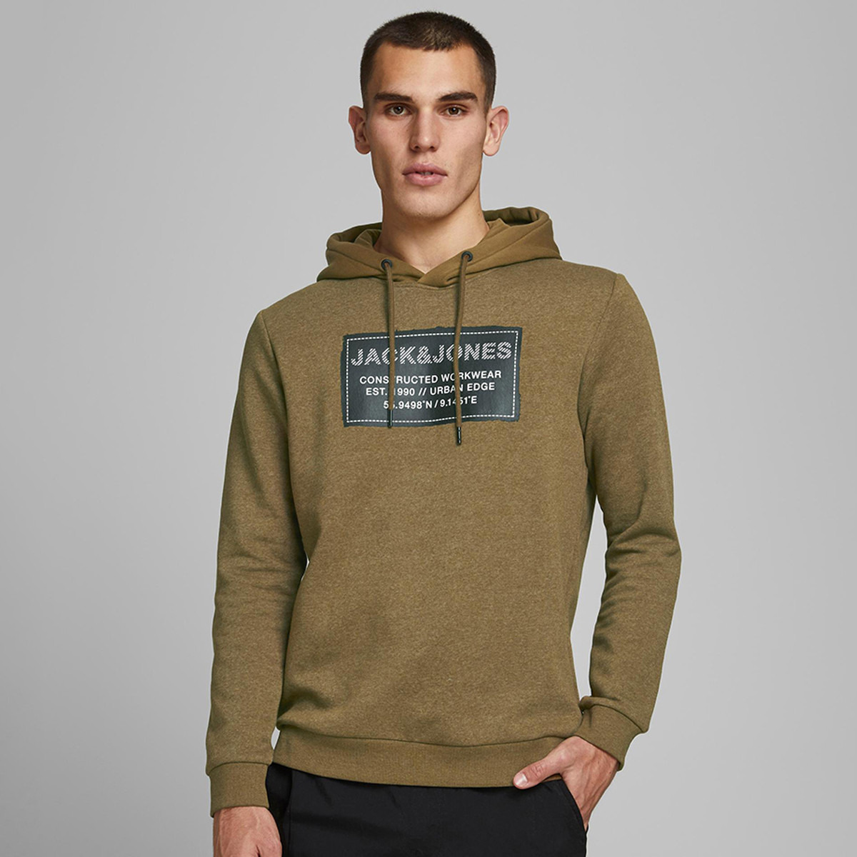 هودي خفيف بطبعات وأكمام طويلة من جاك & جونز-men-winterwear-hoodiesandsweatshirts-image-8
