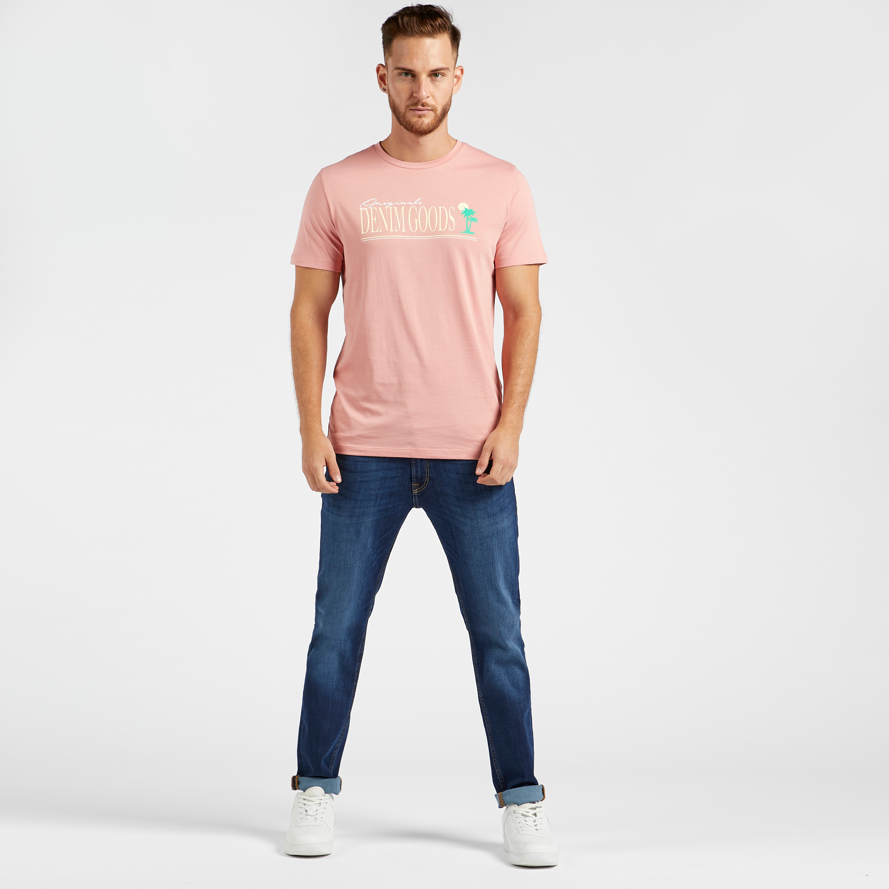 تيشيرت بياقة ضيّقة وأكمام قصيرة وطبعات من جاك آند جونز-men-clothing-tshirtsandpolos-tshirts-image-2