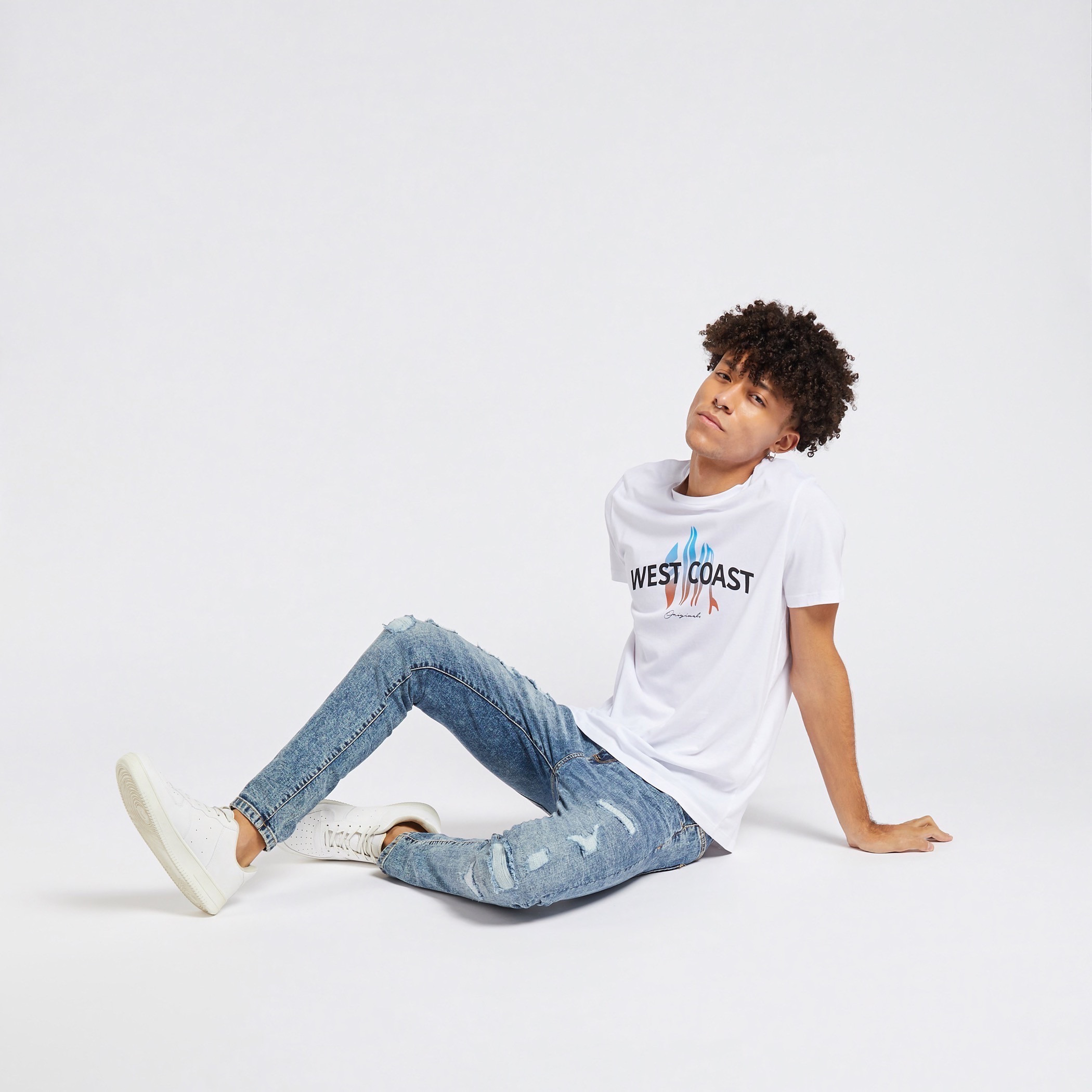 تيشيرت بياقة ضيّقة وأكمام قصيرة وطبعات من جاك آند جونز-men-clothing-tshirtsandpolos-tshirts-image-2