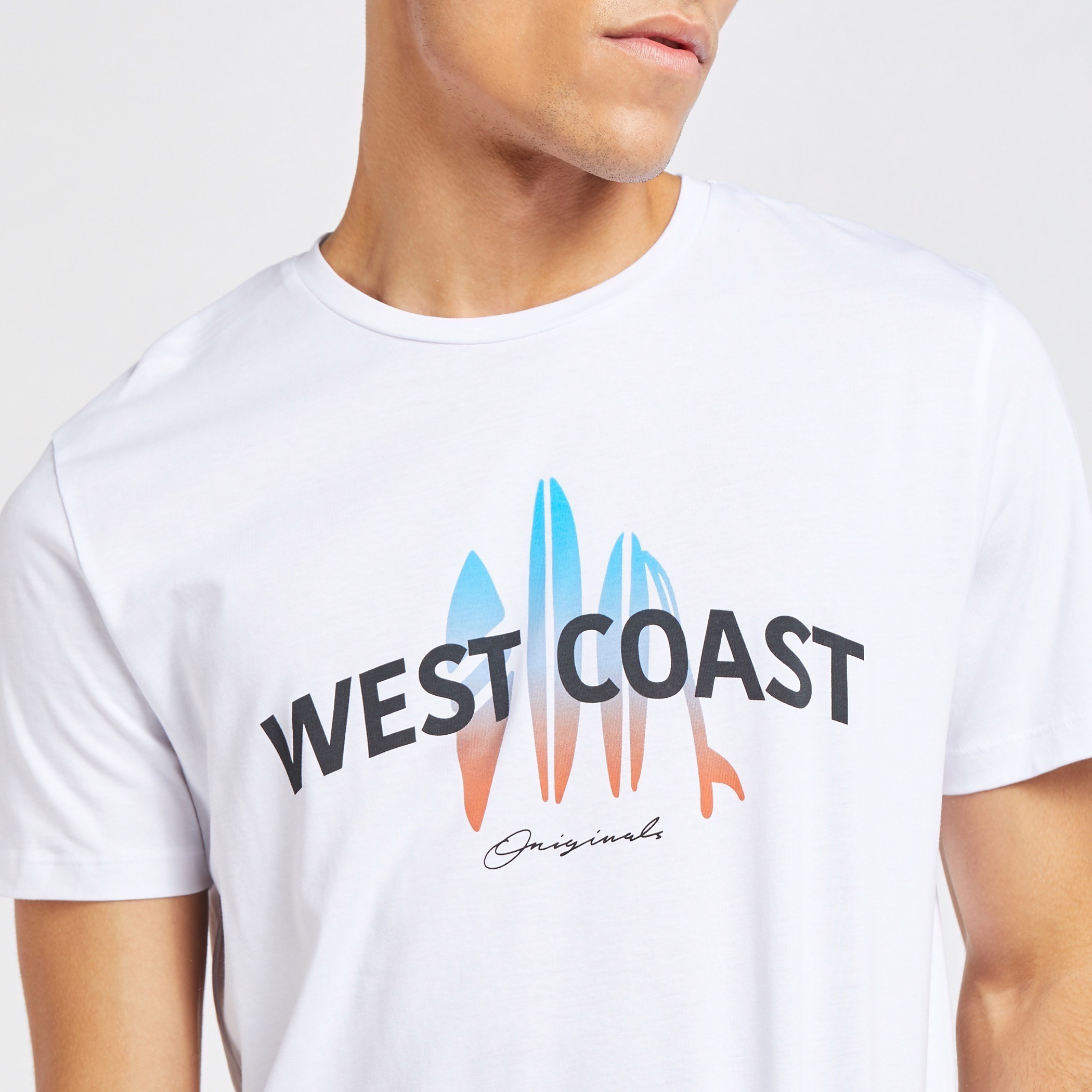 تيشيرت بياقة ضيّقة وأكمام قصيرة وطبعات من جاك آند جونز-men-clothing-tshirtsandpolos-tshirts-image-3